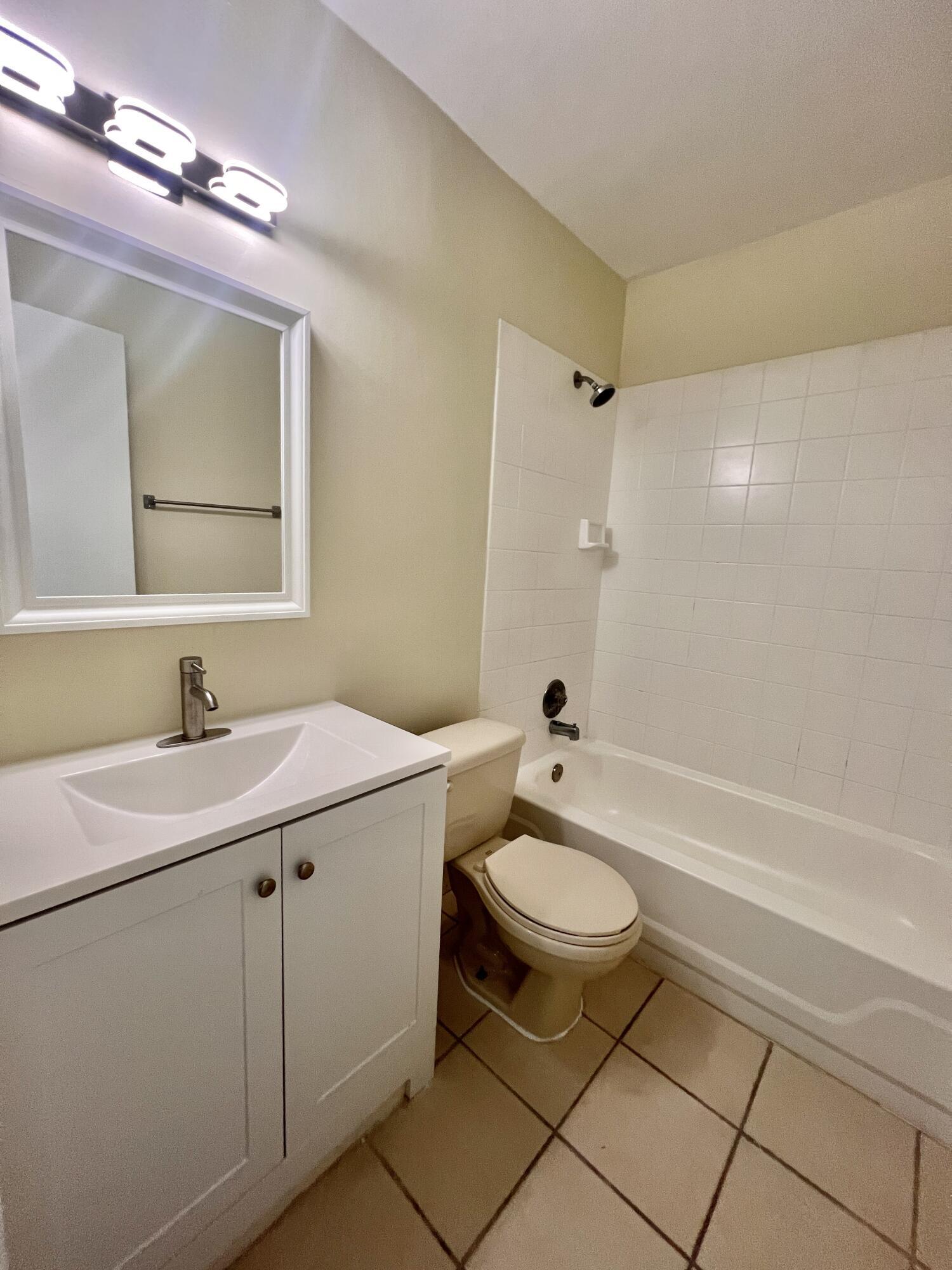 LAURELS AT SHERWOOD CONDO - Residential Lease