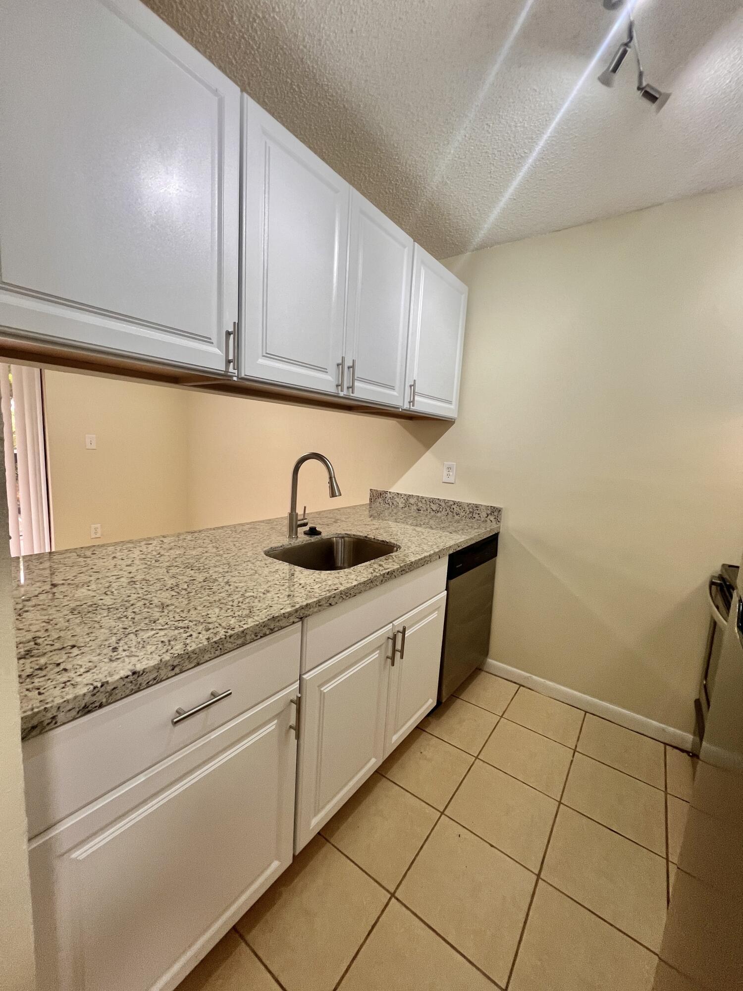 LAURELS AT SHERWOOD CONDO - Residential Lease