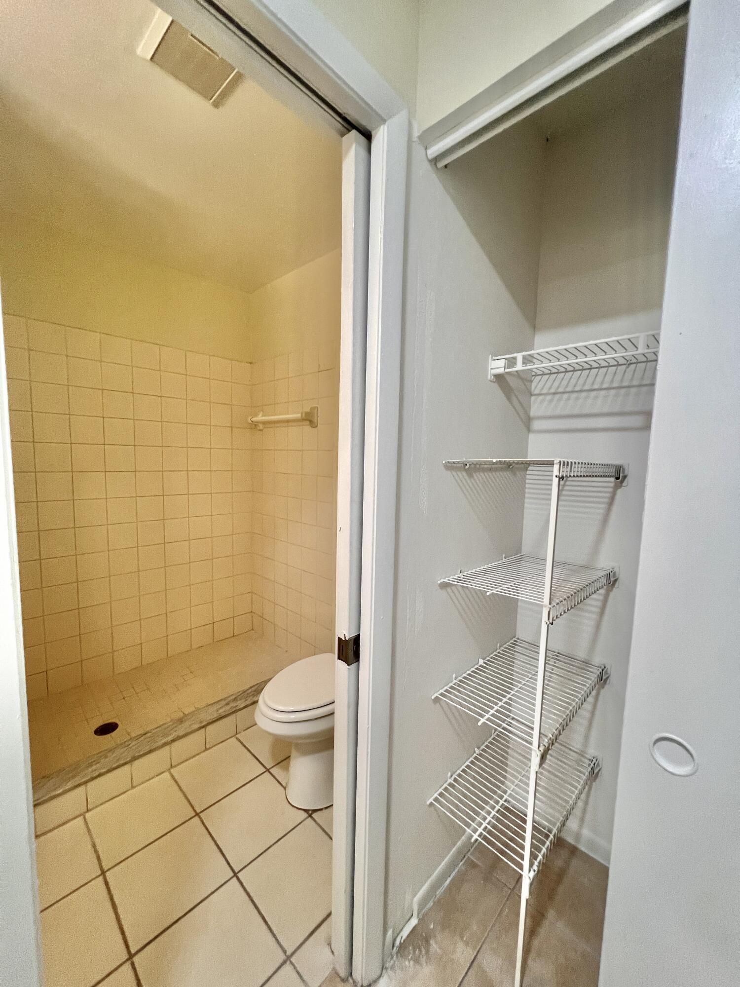 LAURELS AT SHERWOOD CONDO - Residential Lease
