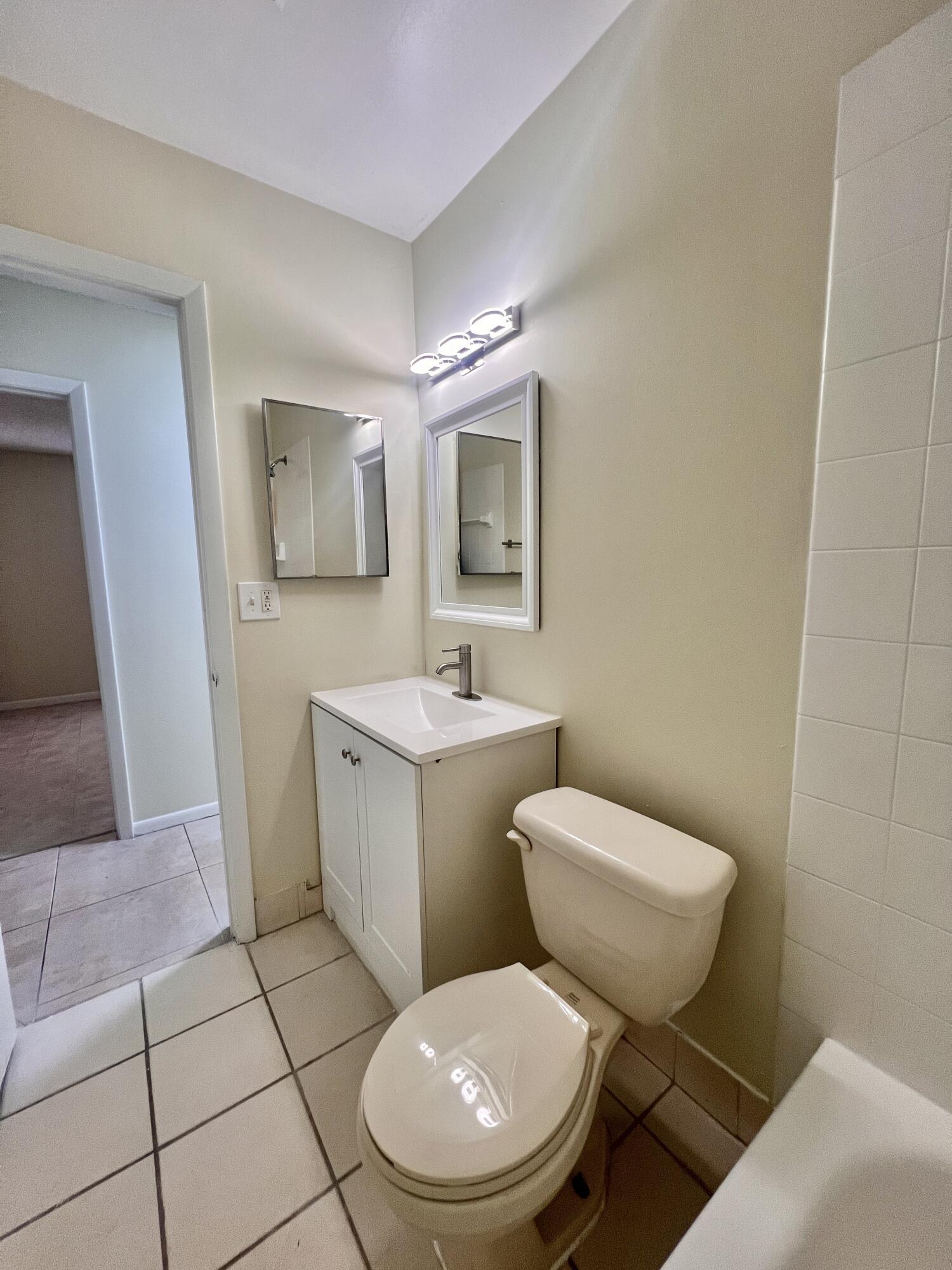 LAURELS AT SHERWOOD CONDO - Residential Lease