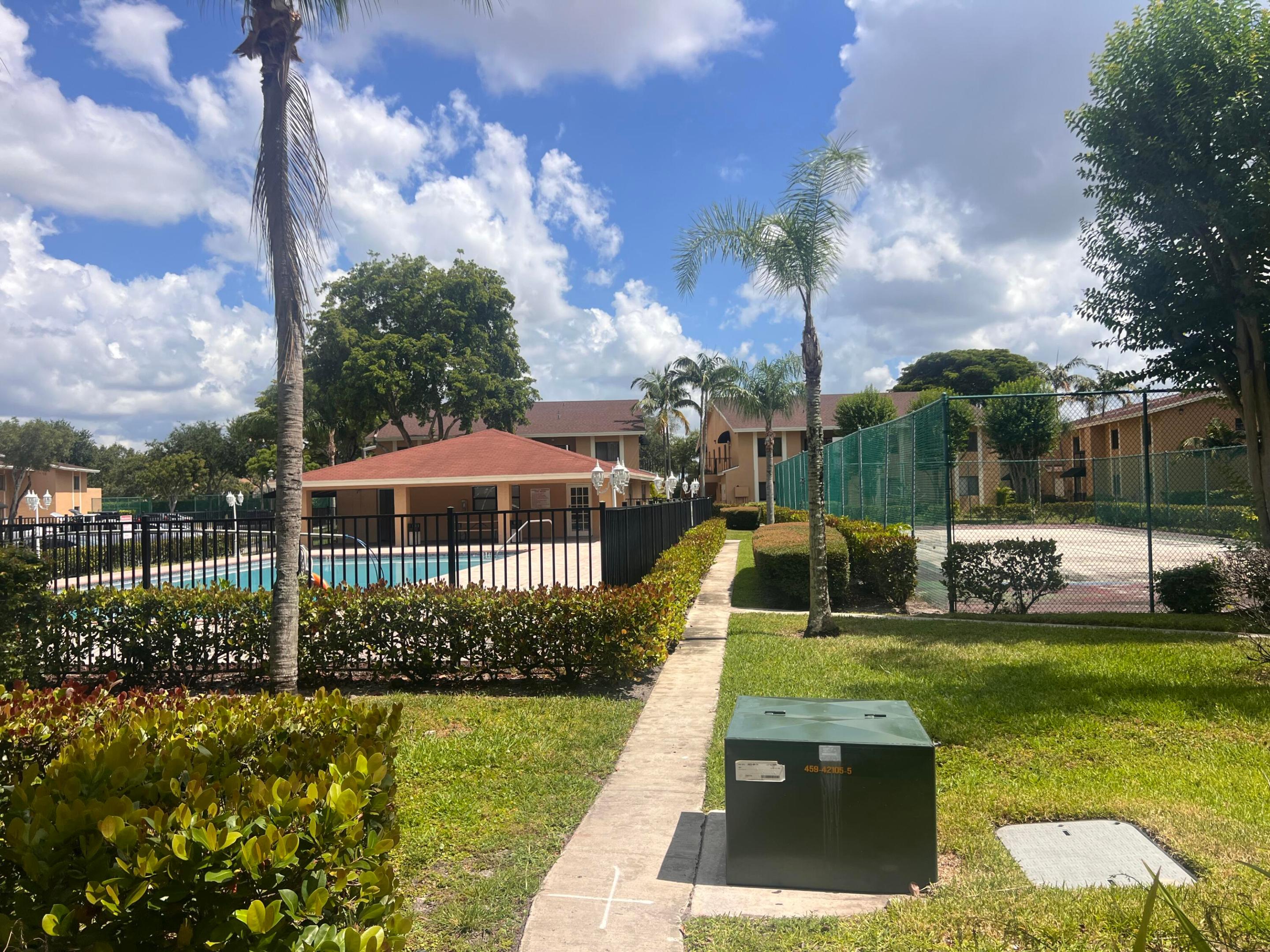 LAURELS AT SHERWOOD CONDO - Residential Lease