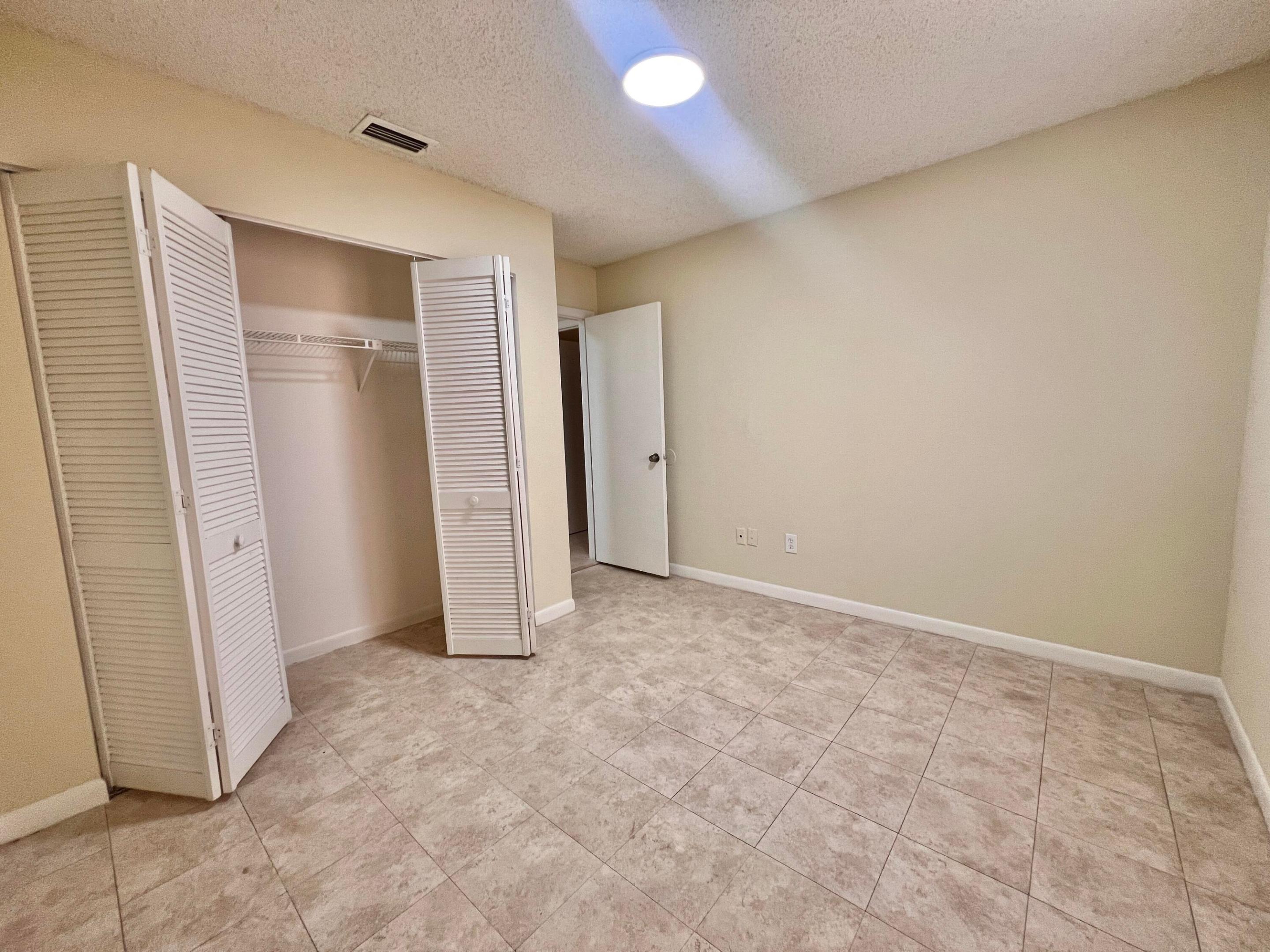 LAURELS AT SHERWOOD CONDO - Residential Lease