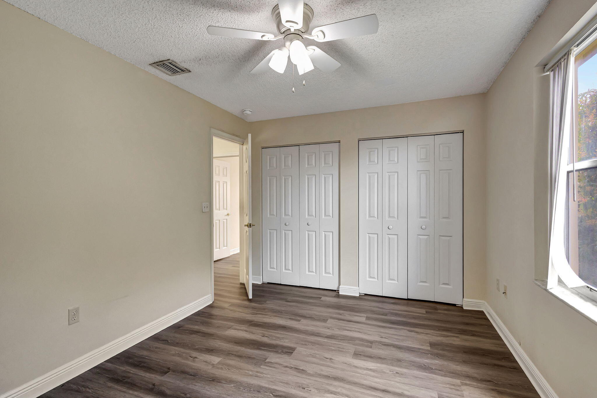 OLYMPIA 1 - Residential Lease