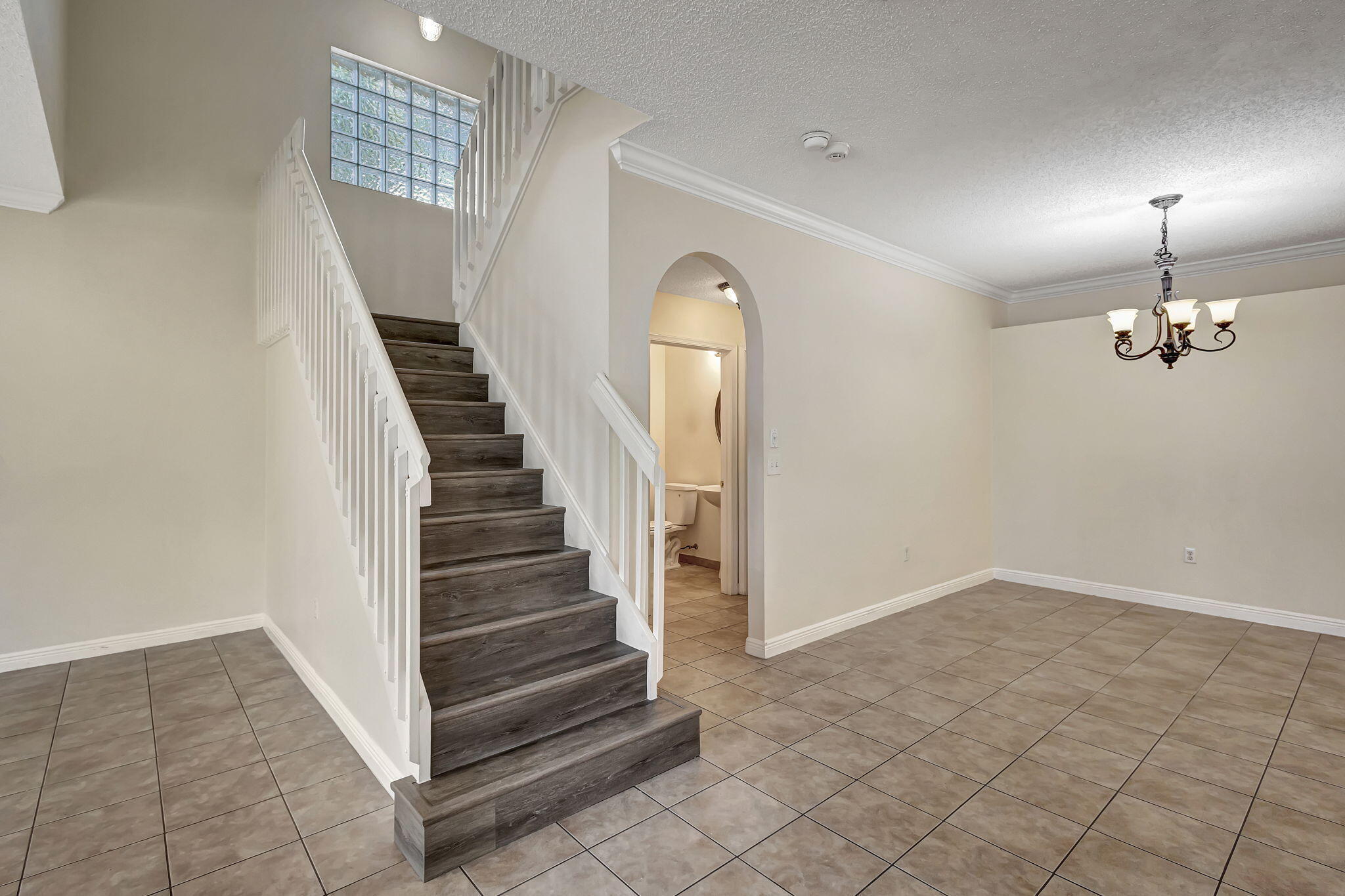 OLYMPIA 1 - Residential Lease