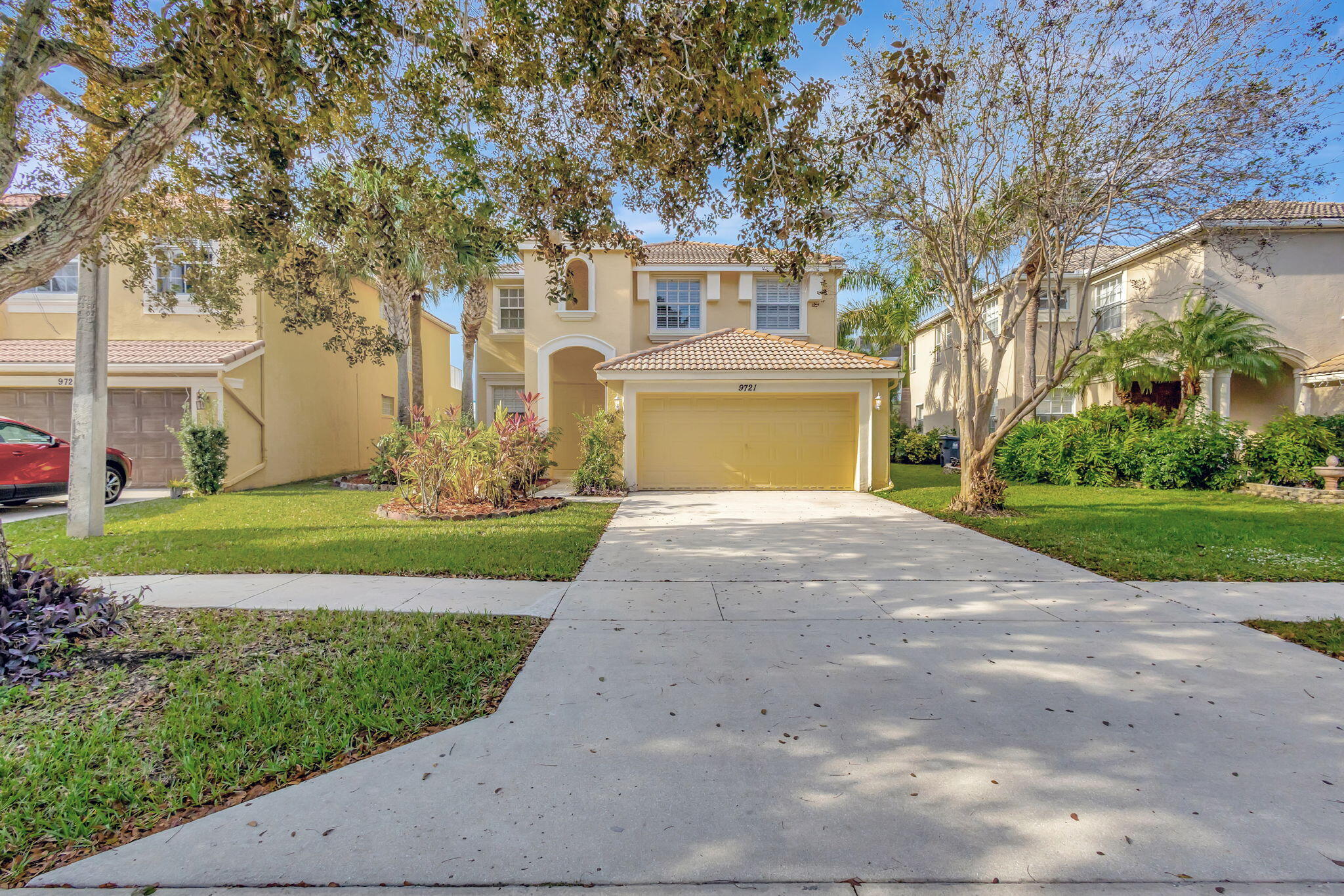This Beautiful open floor plan home with 4 bedrooms, 2 1/2 bath in Desirable Wellington & Olympia Community. Gorgeous Lake View with open backyard. Home is move-in ready condition with brand new wood floors ,new Kitchen upgraded with granite counter tops, Mosaic Back-splash and NEW Solid wood white cabinets, Lazy Susan, Soft slow drawers, Light and Bright. Tile on the entire first floor. Crown Molding. Rated A Schools, Shopping, Amazing Restaurants and close to All equestrian venues