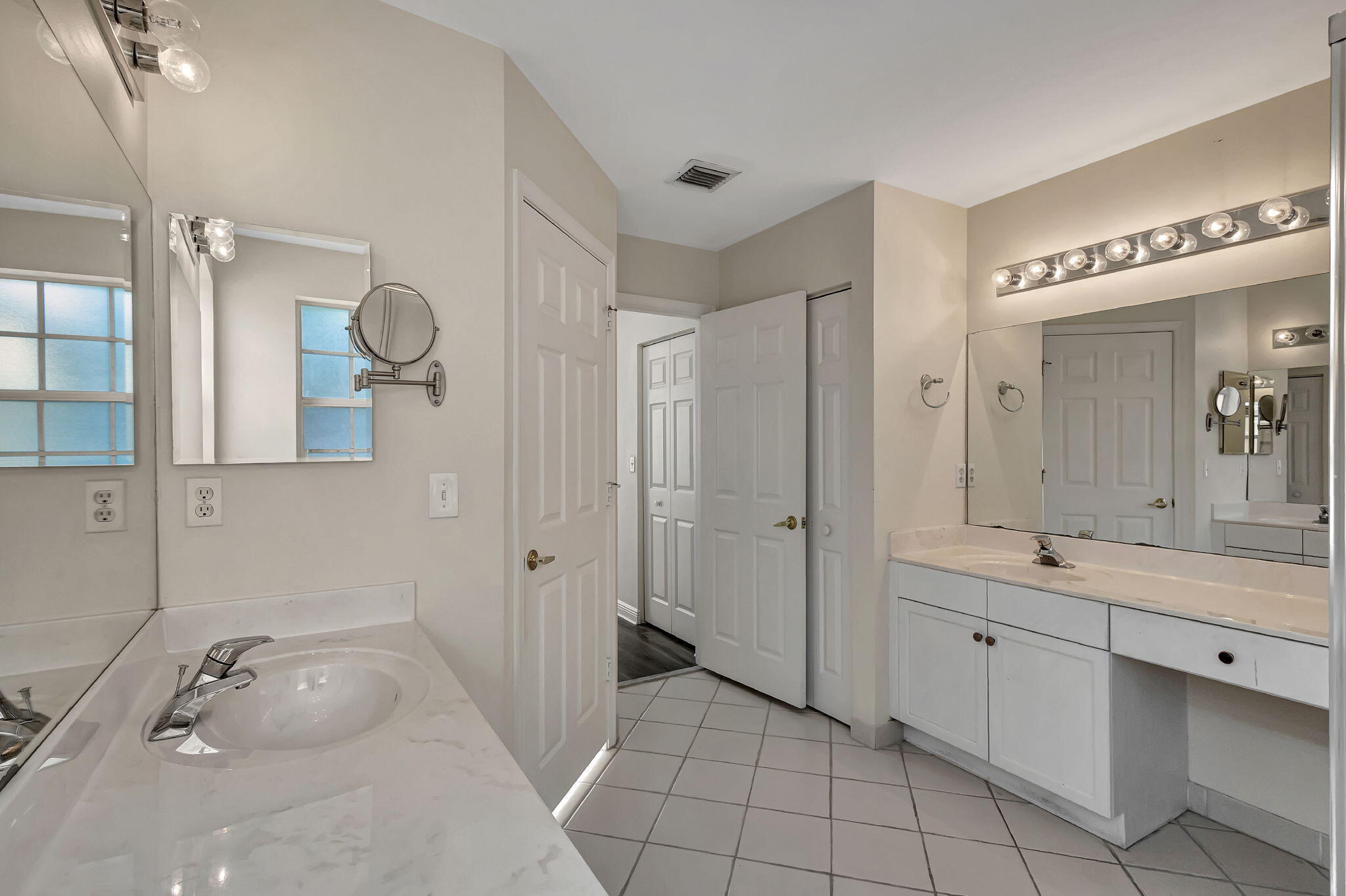 OLYMPIA 1 - Residential Lease