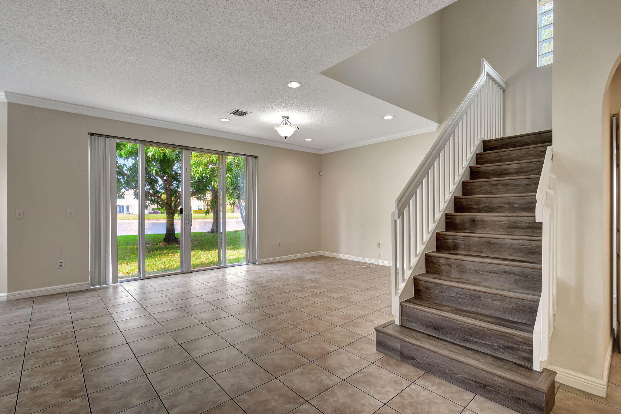 OLYMPIA 1 - Residential Lease