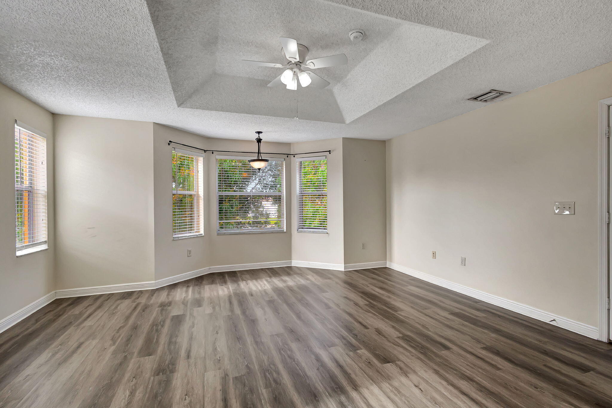 OLYMPIA 1 - Residential Lease