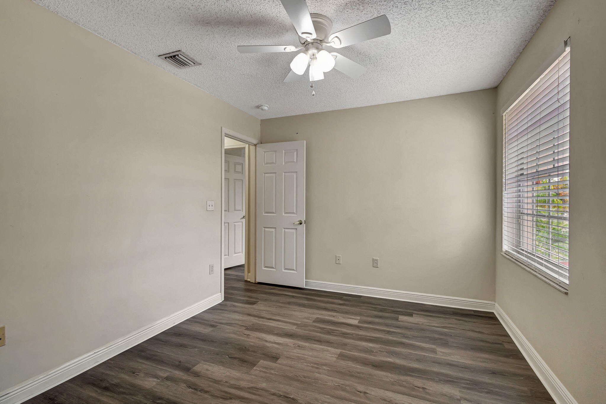 OLYMPIA 1 - Residential Lease