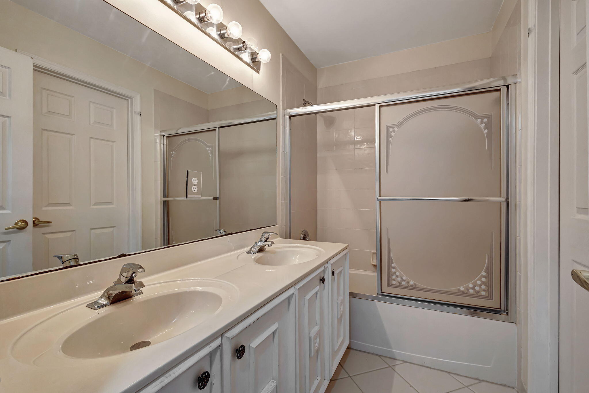 OLYMPIA 1 - Residential Lease