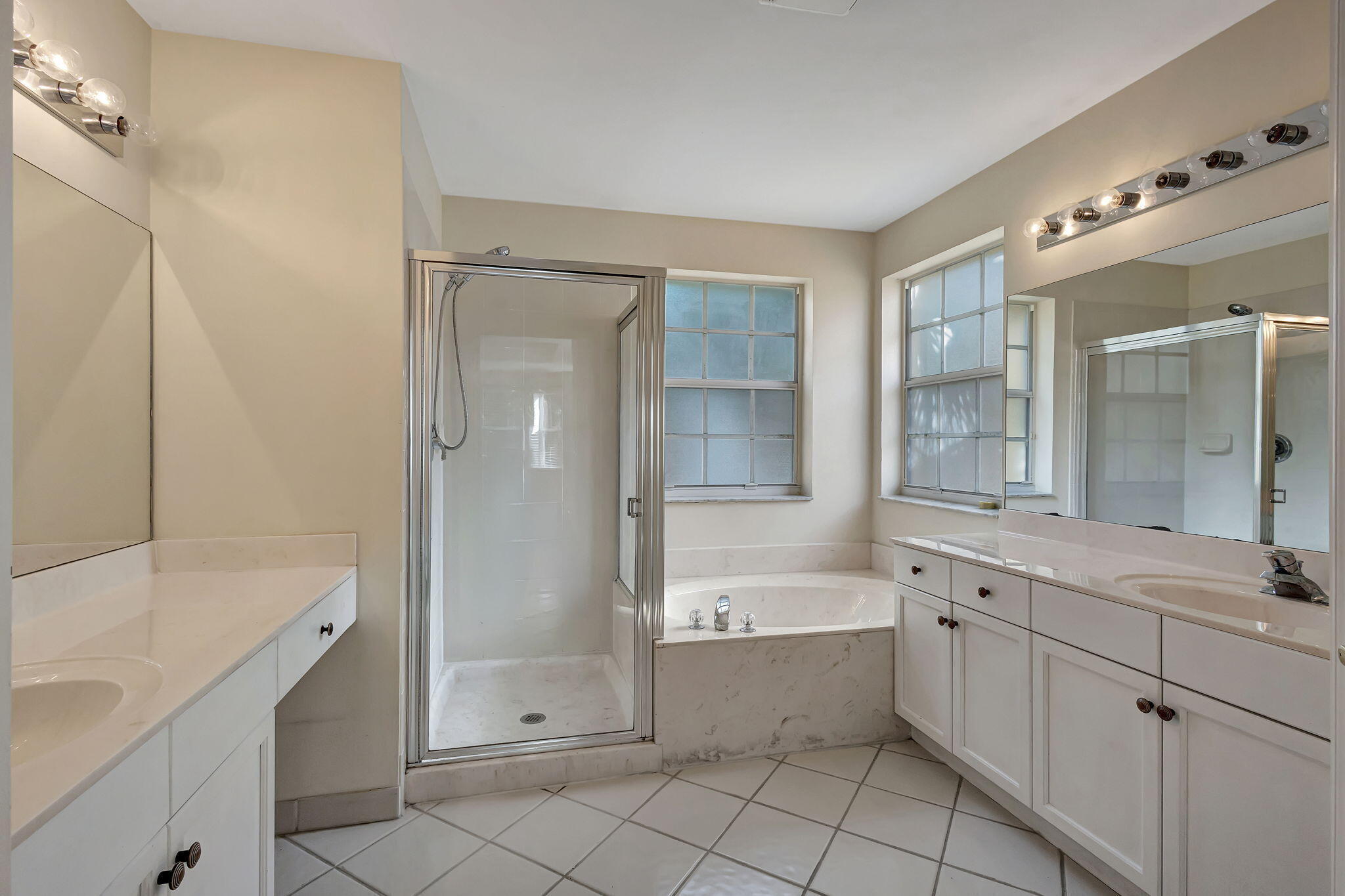 OLYMPIA 1 - Residential Lease
