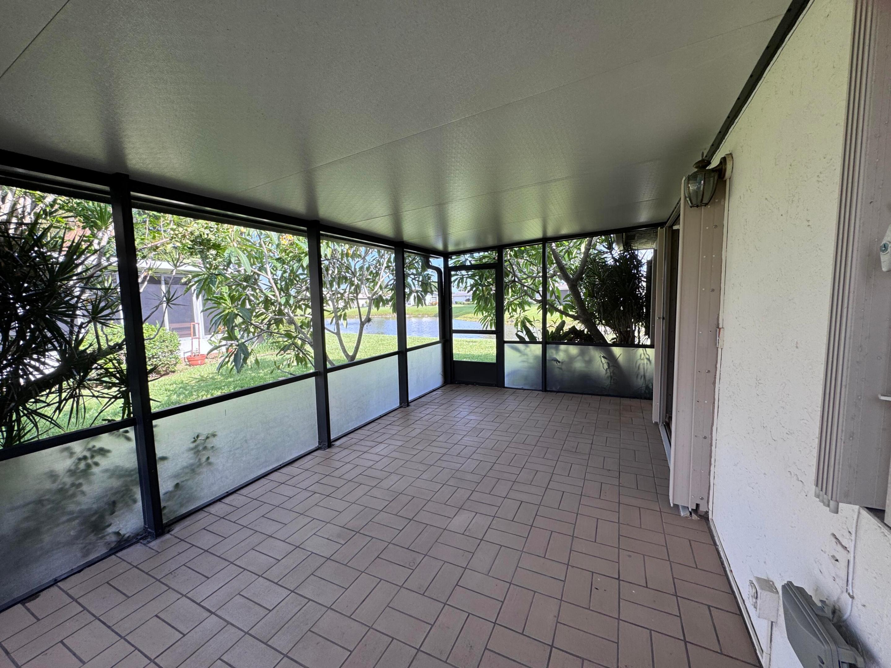 DELRAY VILLAS 5 - Residential