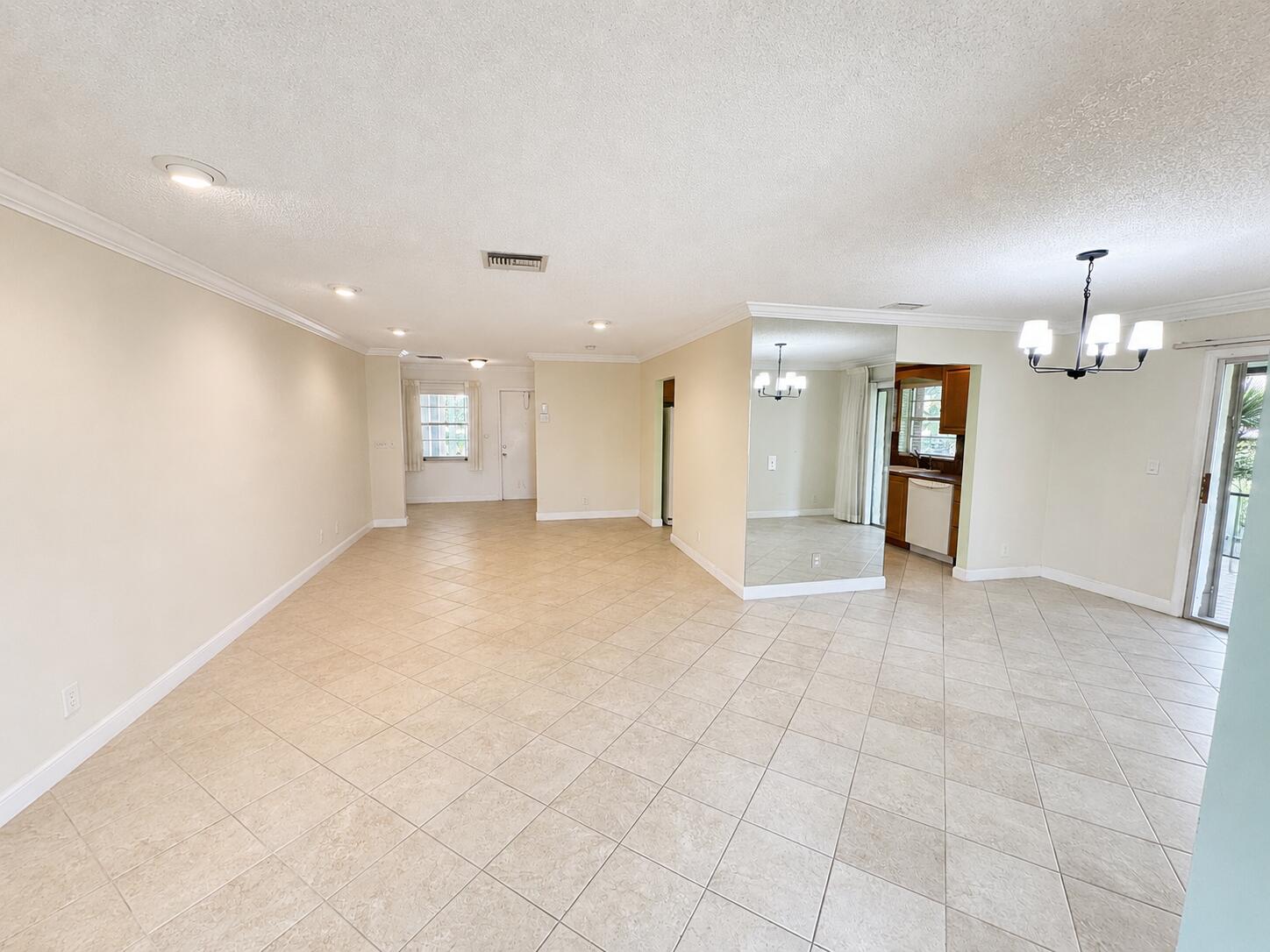 DELRAY VILLAS 5 - Residential