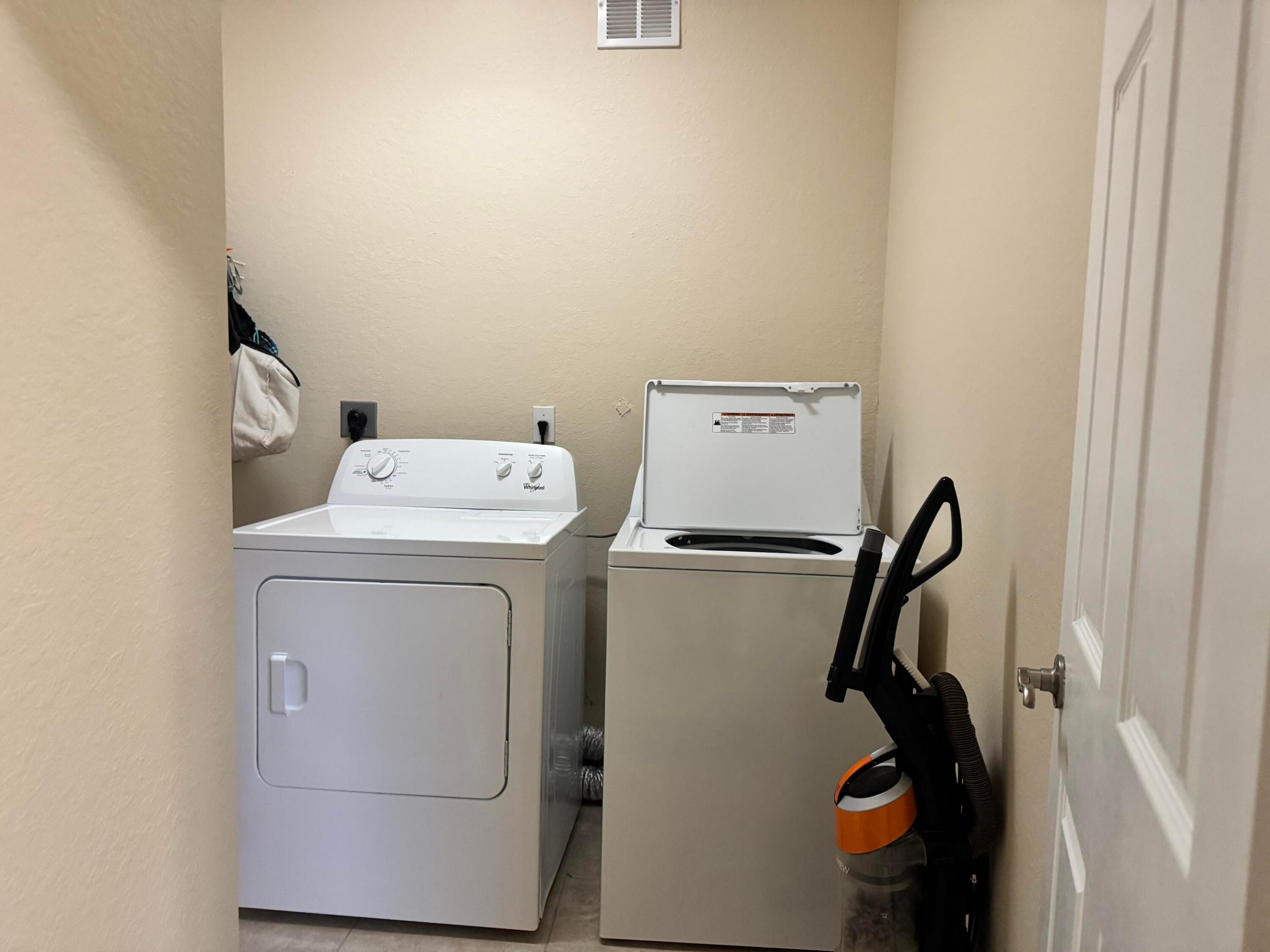 PIPERS CAY CONDO - Residential Lease
