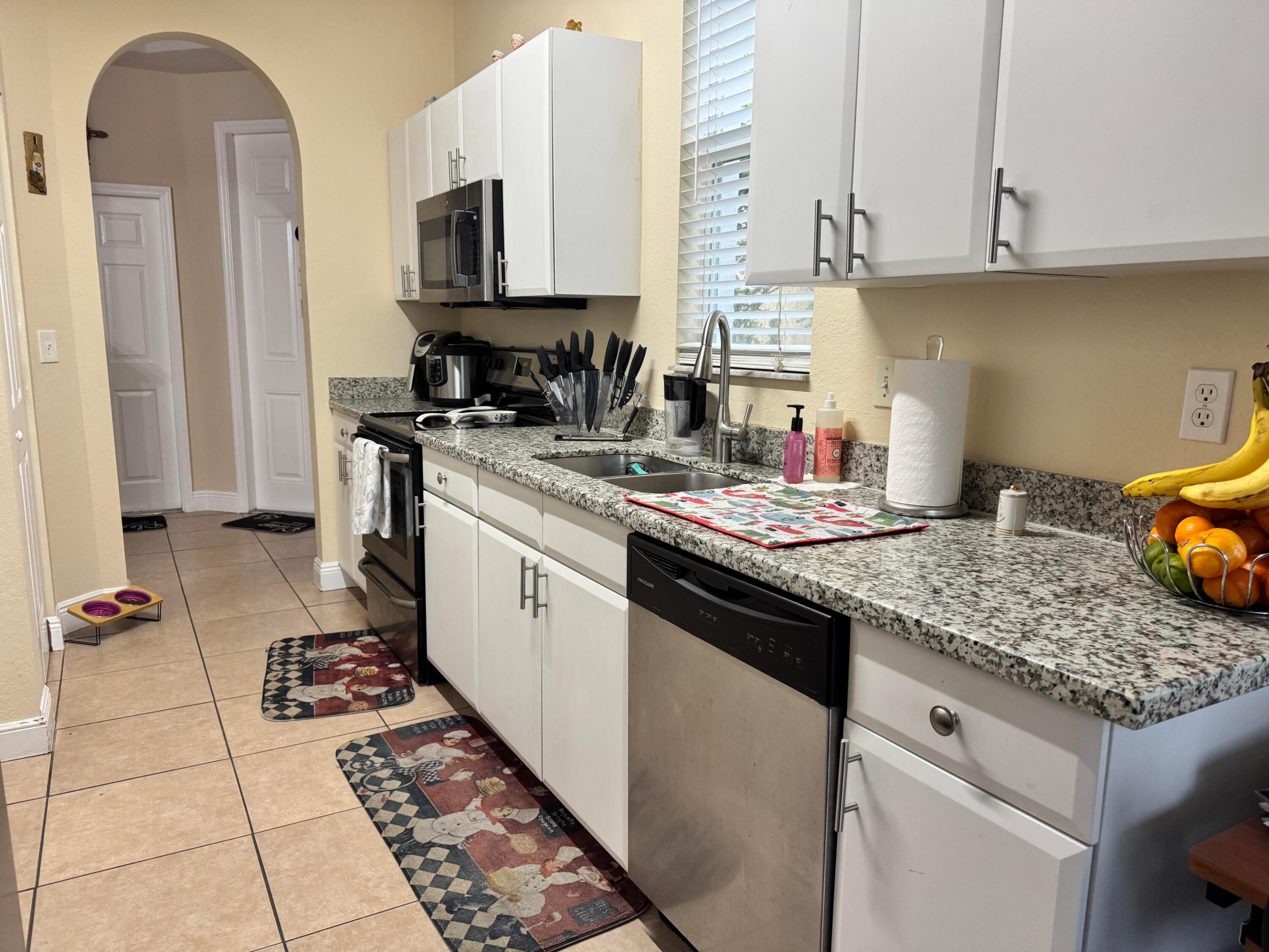 PIPERS CAY CONDO - Residential Lease