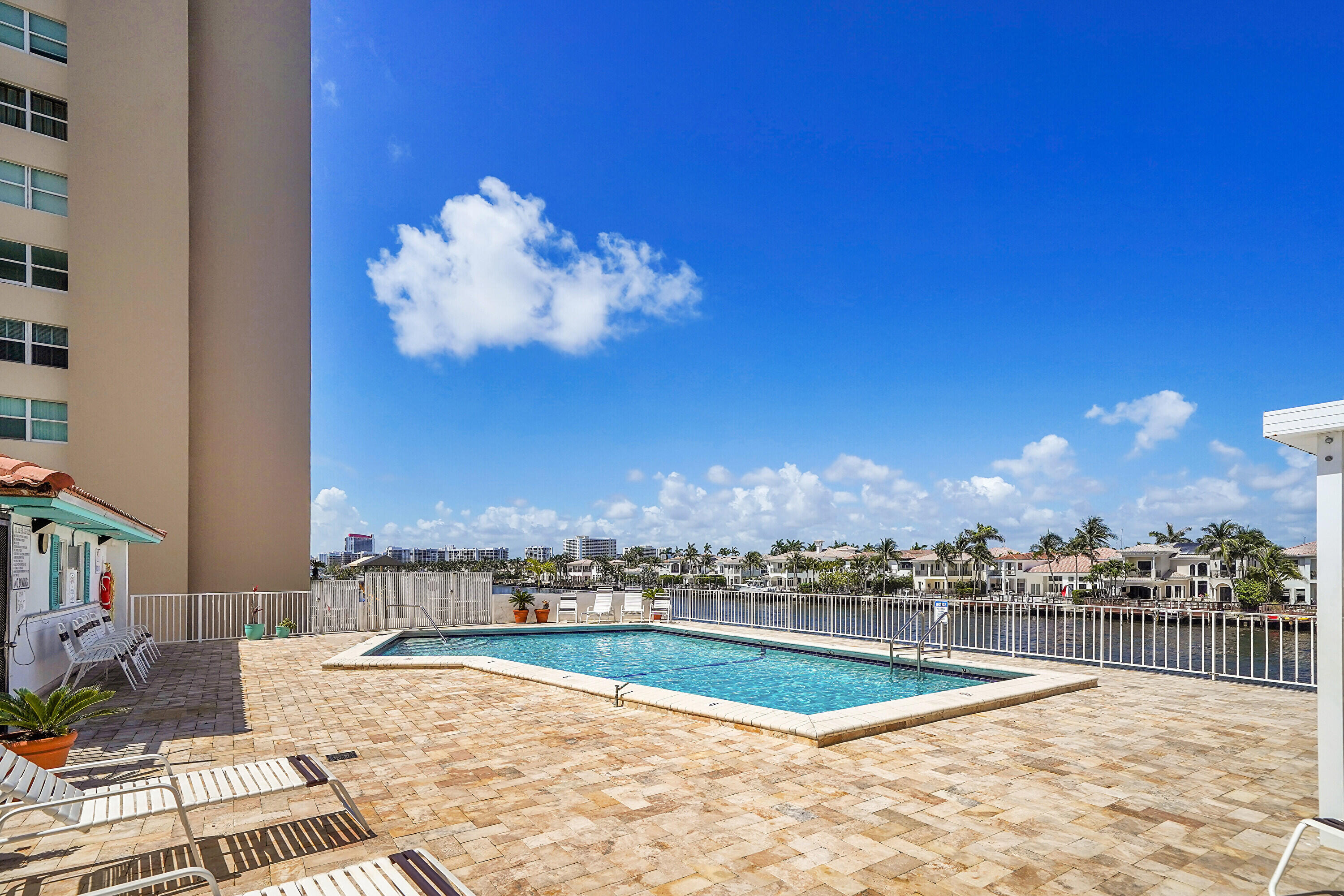 TRAFALGAR TOWERS CONDOMINIUM - Residential