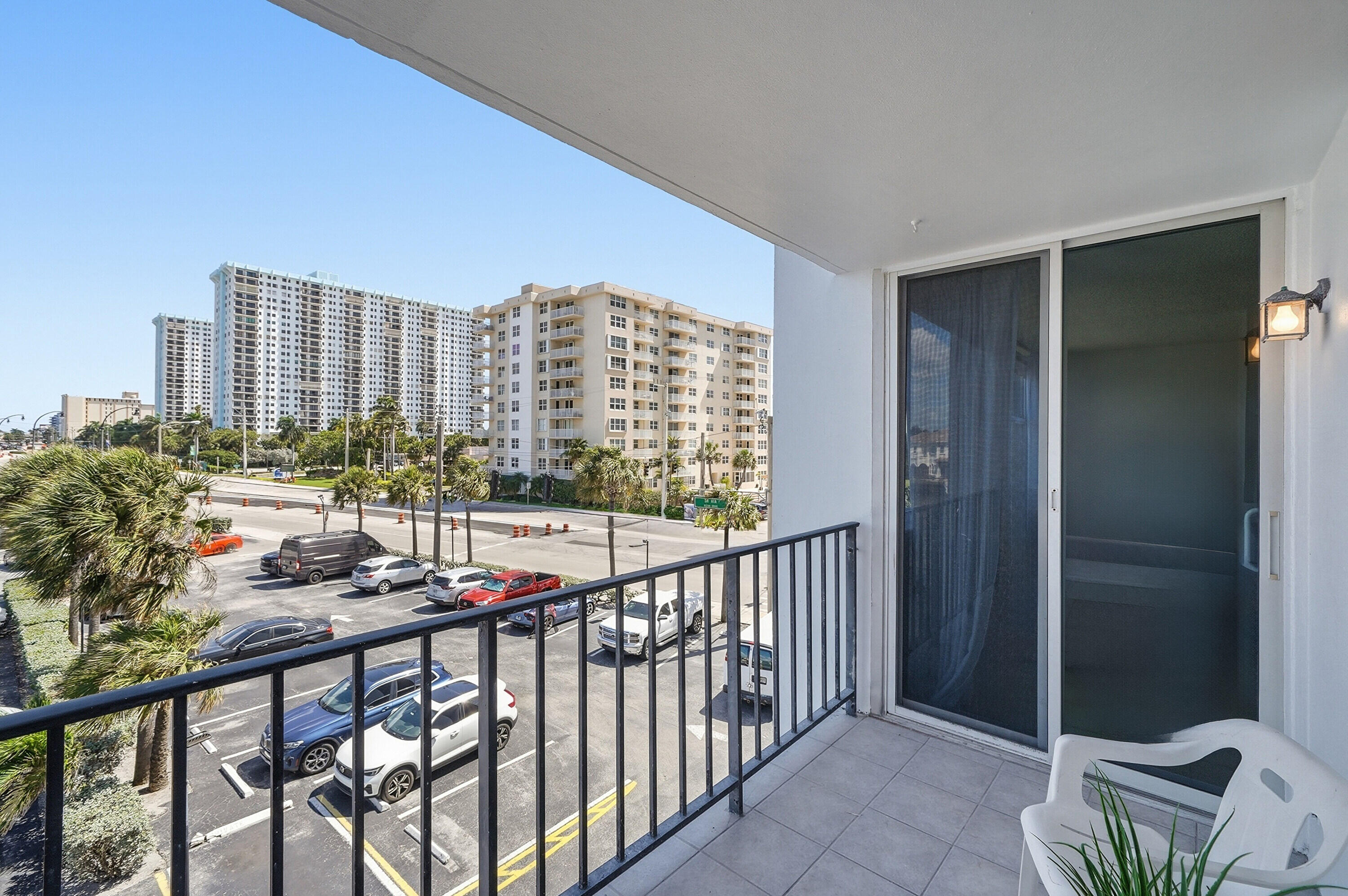 TRAFALGAR TOWERS CONDOMINIUM - Residential