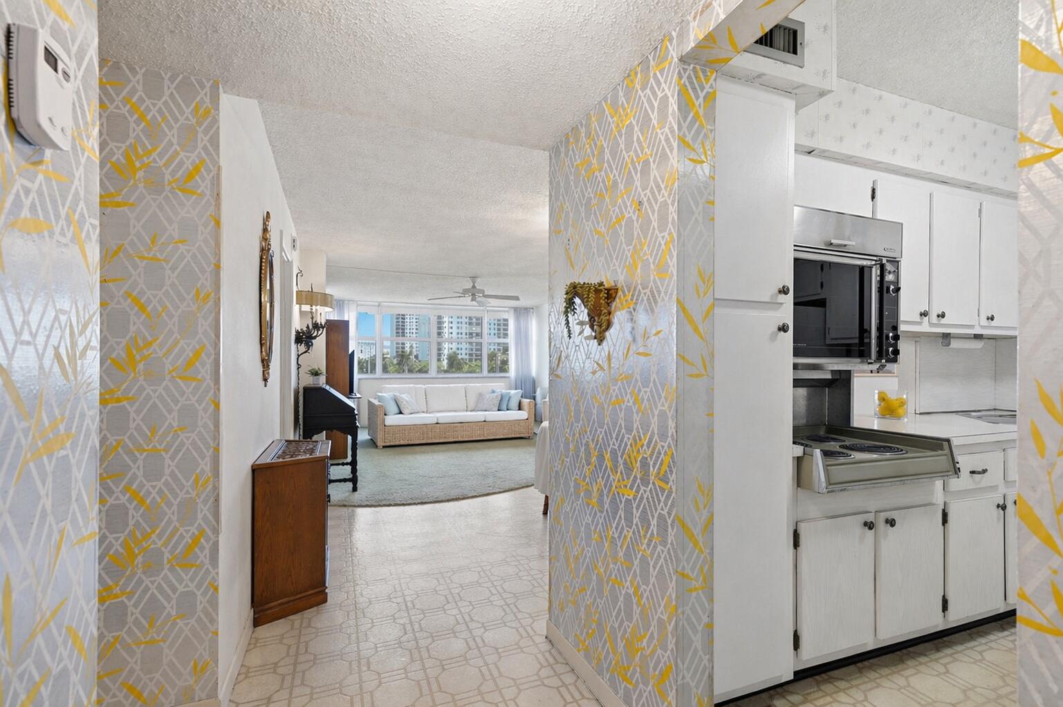 TRAFALGAR TOWERS CONDOMINIUM - Residential