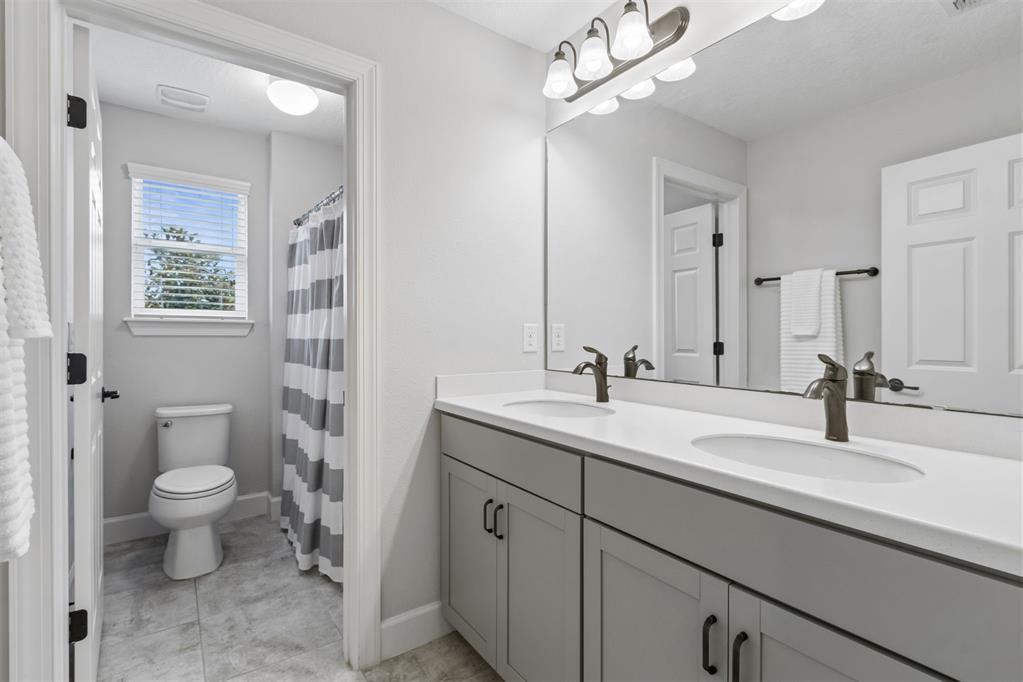 HAMPTON LAKES - Residential