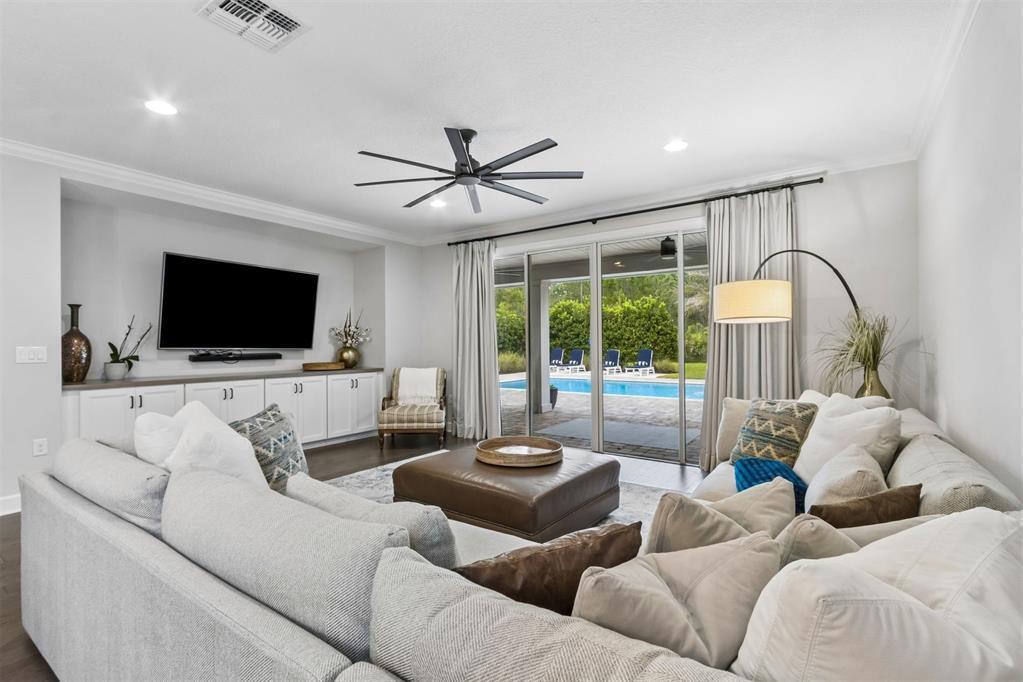 HAMPTON LAKES - Residential