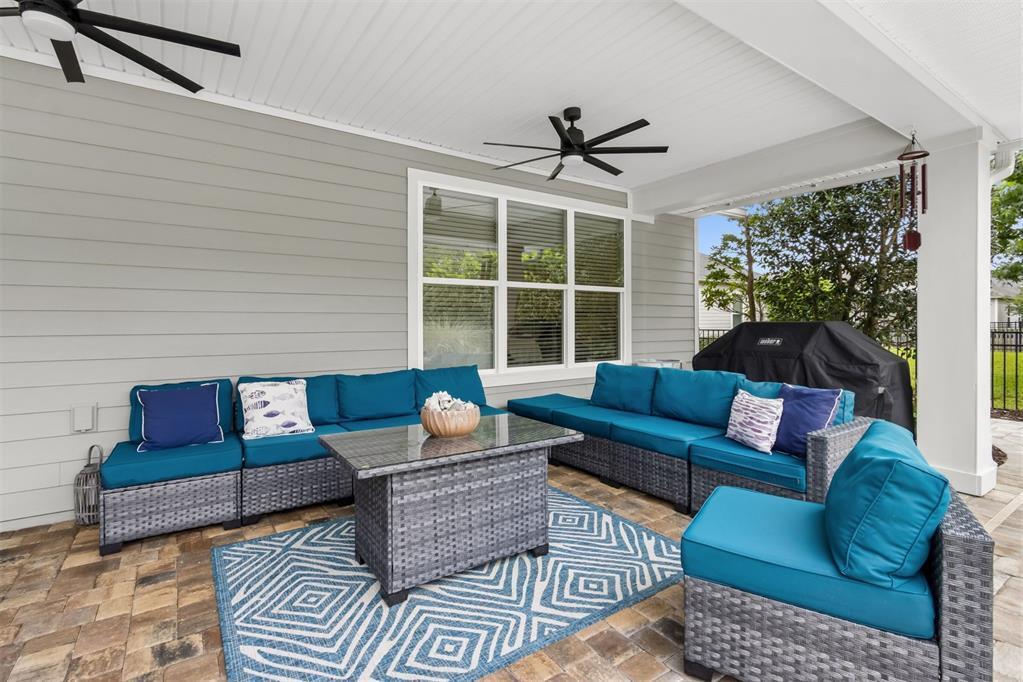 HAMPTON LAKES - Residential