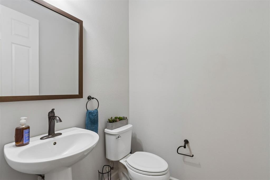HAMPTON LAKES - Residential