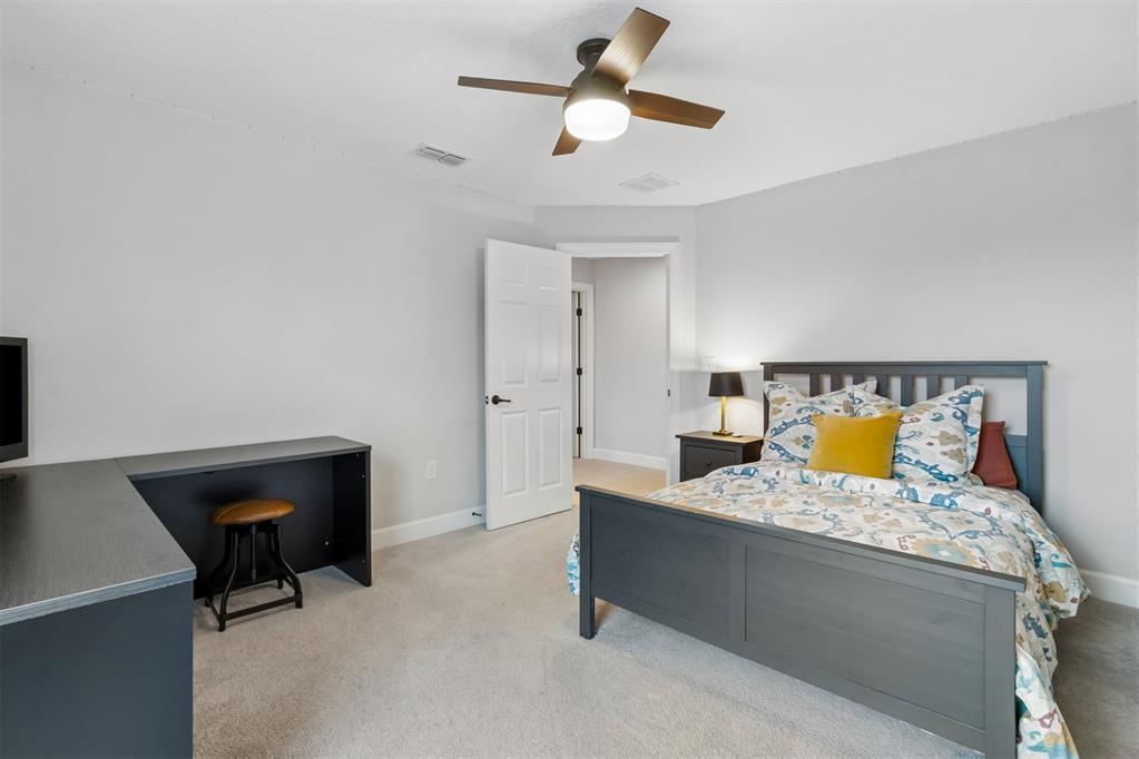 HAMPTON LAKES - Residential