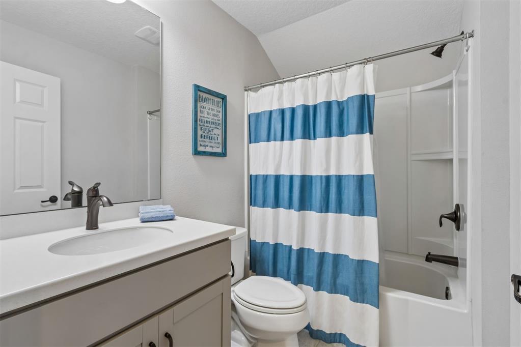 HAMPTON LAKES - Residential