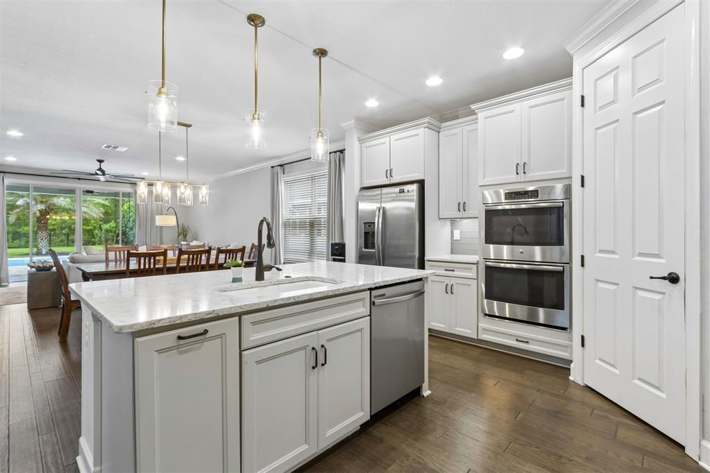 HAMPTON LAKES - Residential