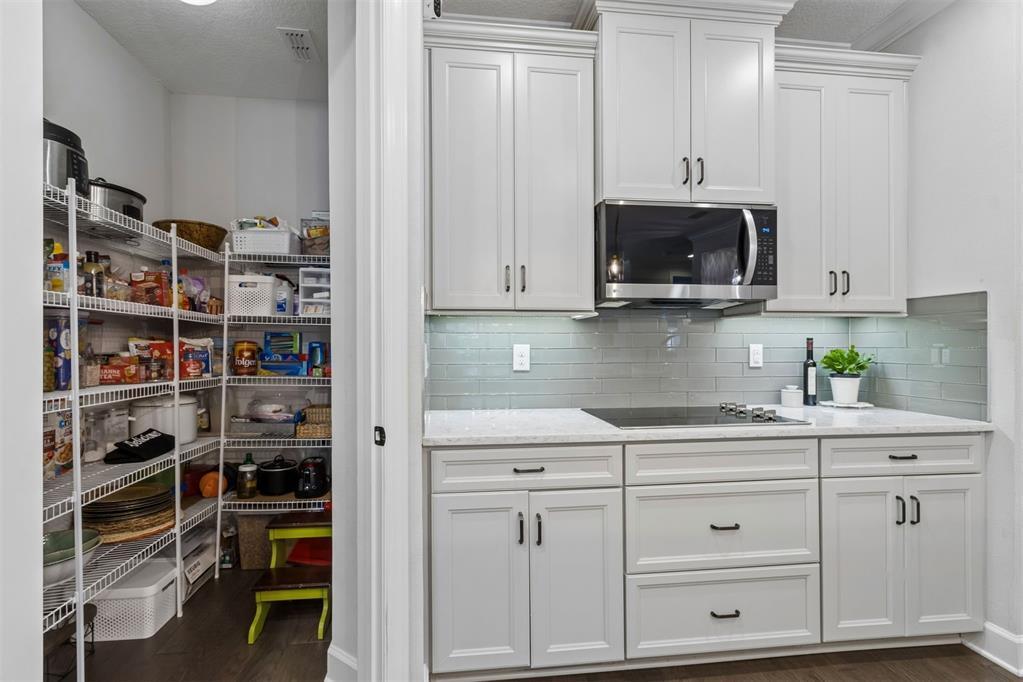 HAMPTON LAKES - Residential