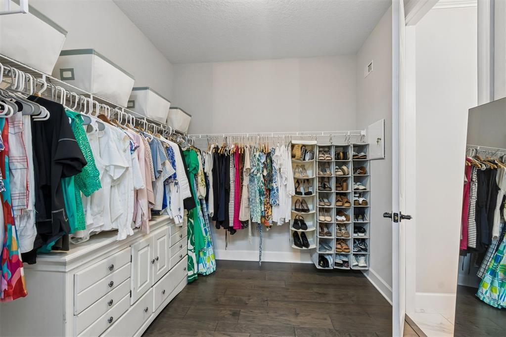 HAMPTON LAKES - Residential