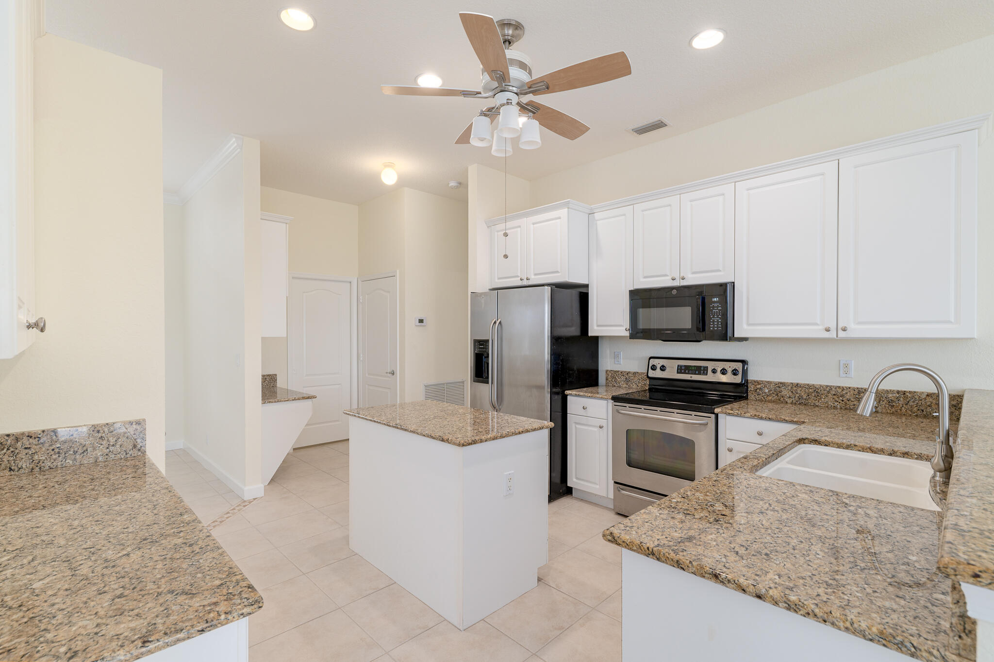 PORT ST LUCIE SECTION 48 1ST REPLAT - Residential