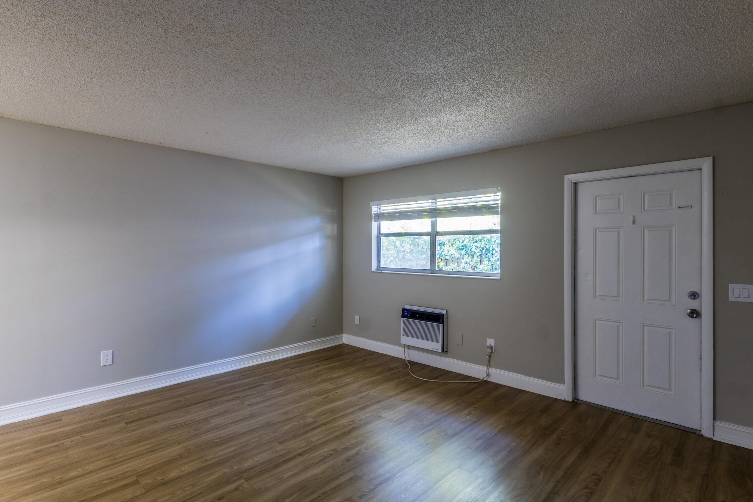 LAKE WORTH TOWN OF - Residential Lease