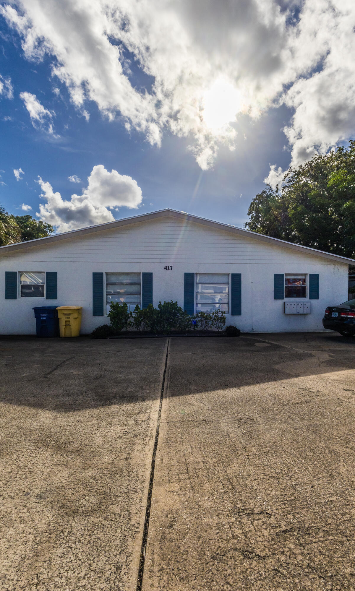 Very well maintained 1/1 apartment in a building that offers a lot of privacy and is completely fenced in. Unit has been completely remodeled with brand new floors throughout, remodeled bathroom, open kitchen with new cabinets, new appliances and quartz countertops. Washer and dryer in unit and plenty of storage. This building has no association, so you can move in right away. This property has ample parking and is very well maintained inside and out. Don't miss out. THIS UNIT WILL GO QUICK!!!