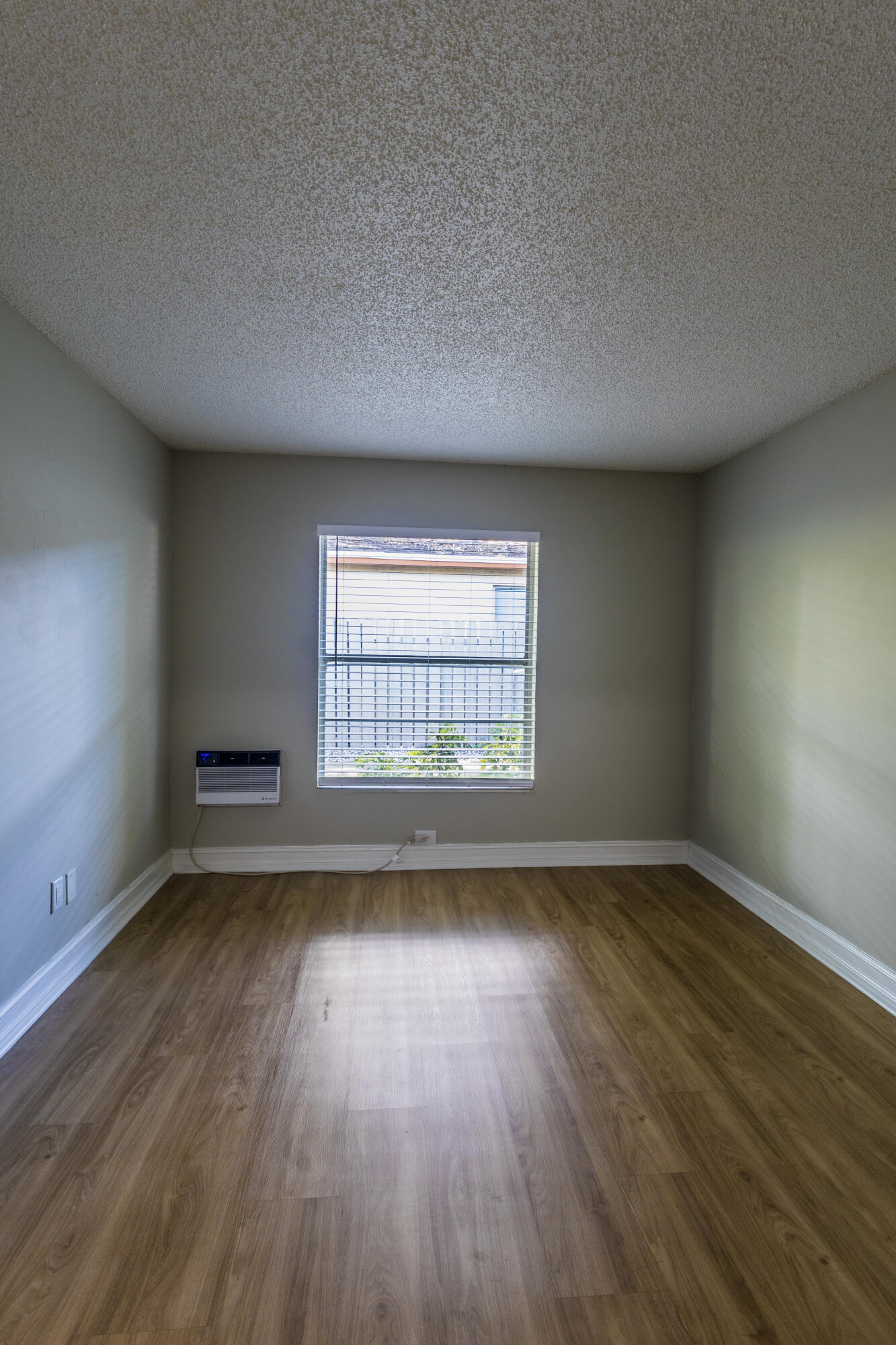 LAKE WORTH TOWN OF - Residential Lease