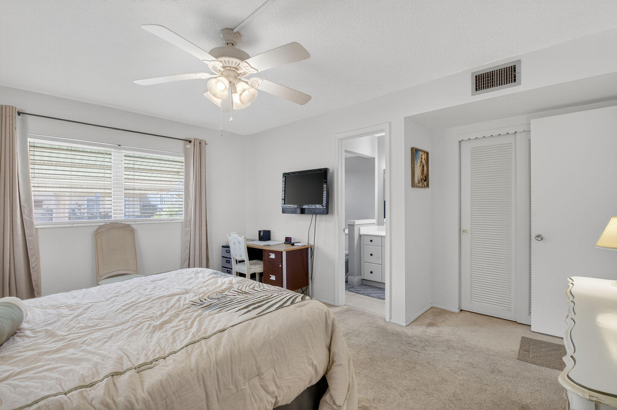 VILLAGE ROYALE CONDO 8 - Residential
