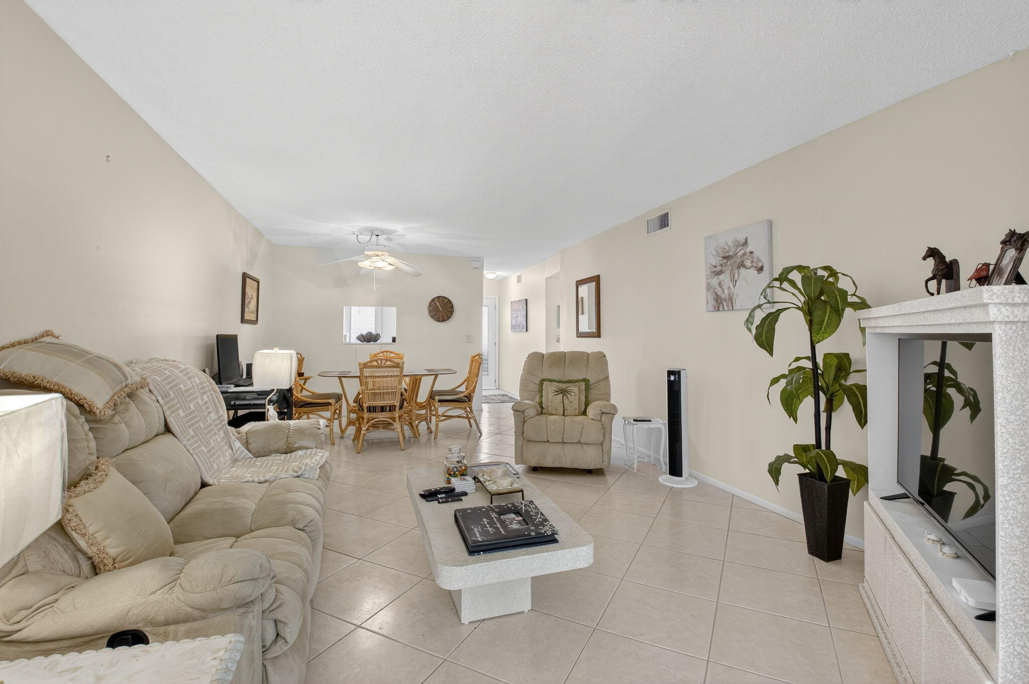 VILLAGE ROYALE CONDO 8 - Residential