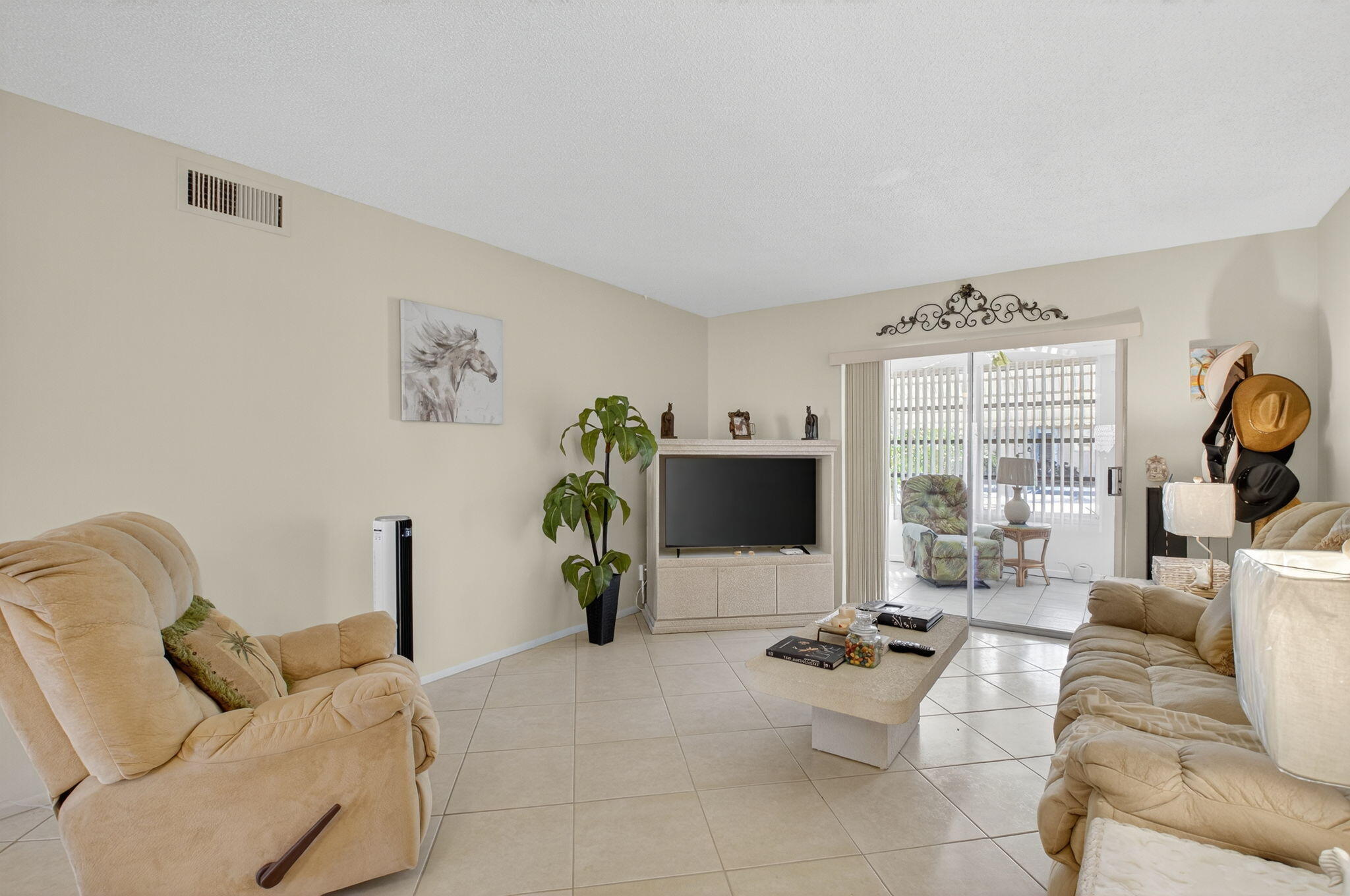 VILLAGE ROYALE CONDO 8 - Residential