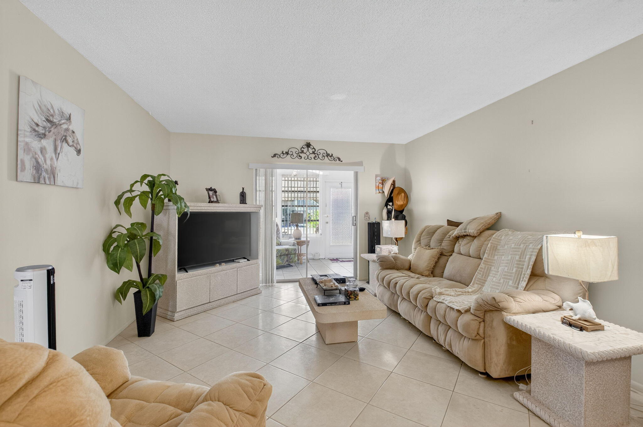 VILLAGE ROYALE CONDO 8 - Residential