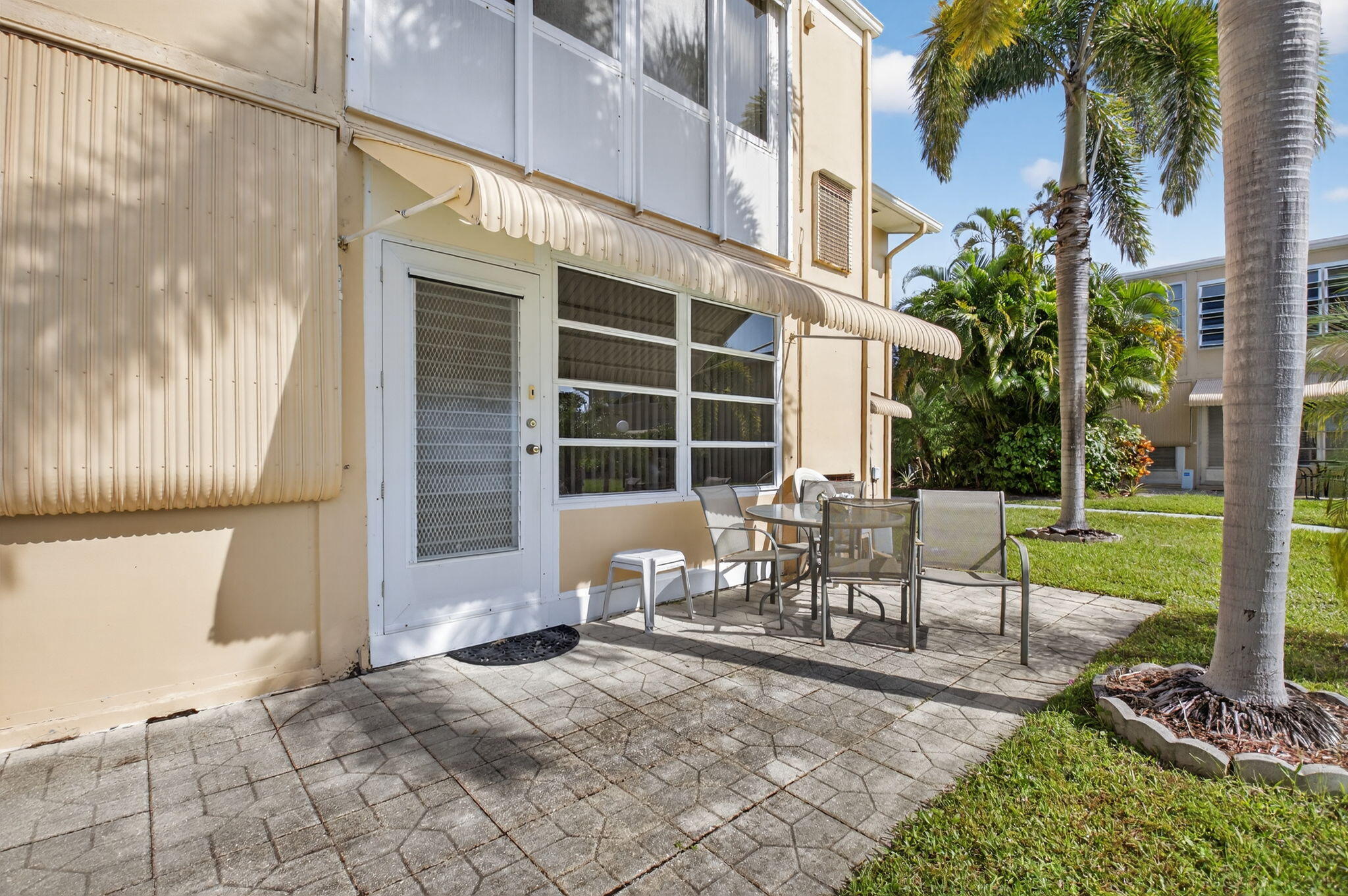 VILLAGE ROYALE CONDO 8 - Residential