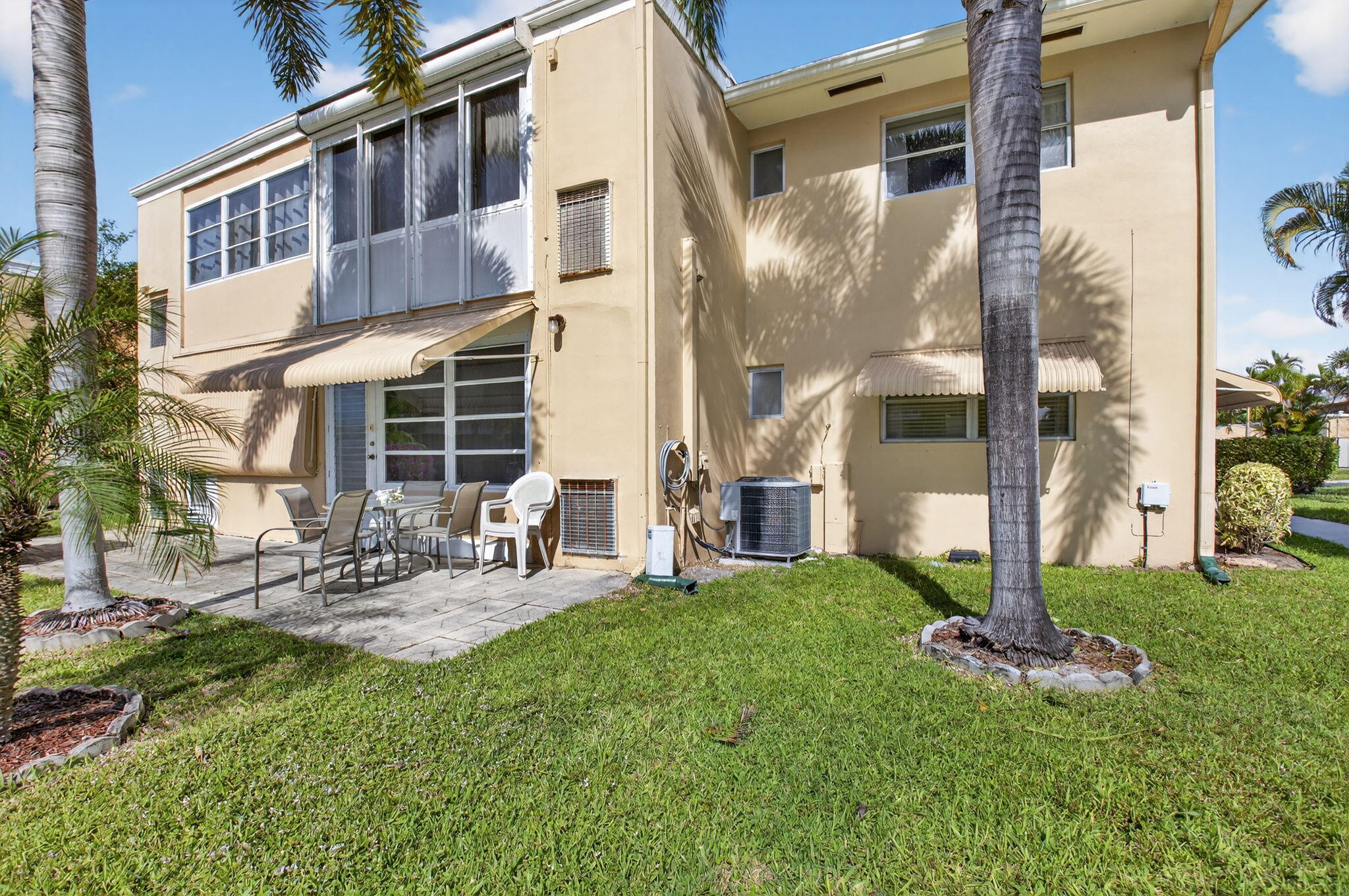 VILLAGE ROYALE CONDO 8 - Residential