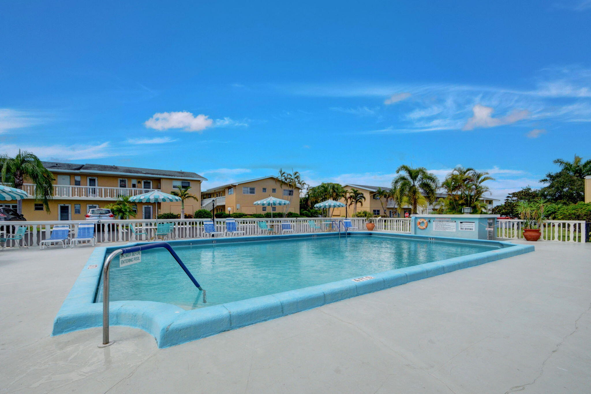 VILLAGE ROYALE CONDO 8 - Residential