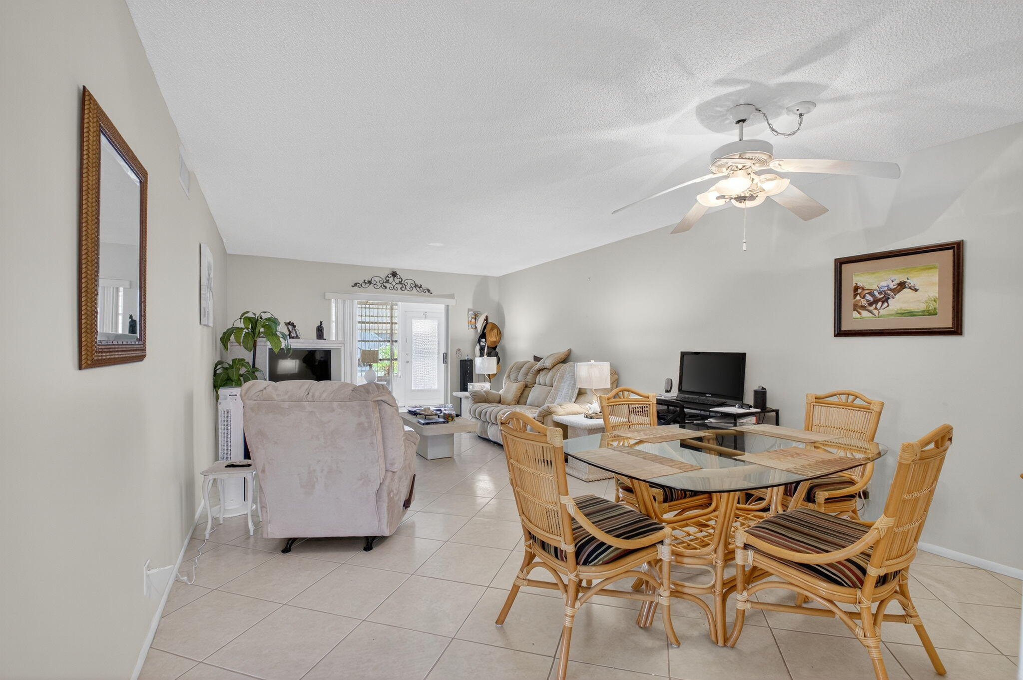 VILLAGE ROYALE CONDO 8 - Residential
