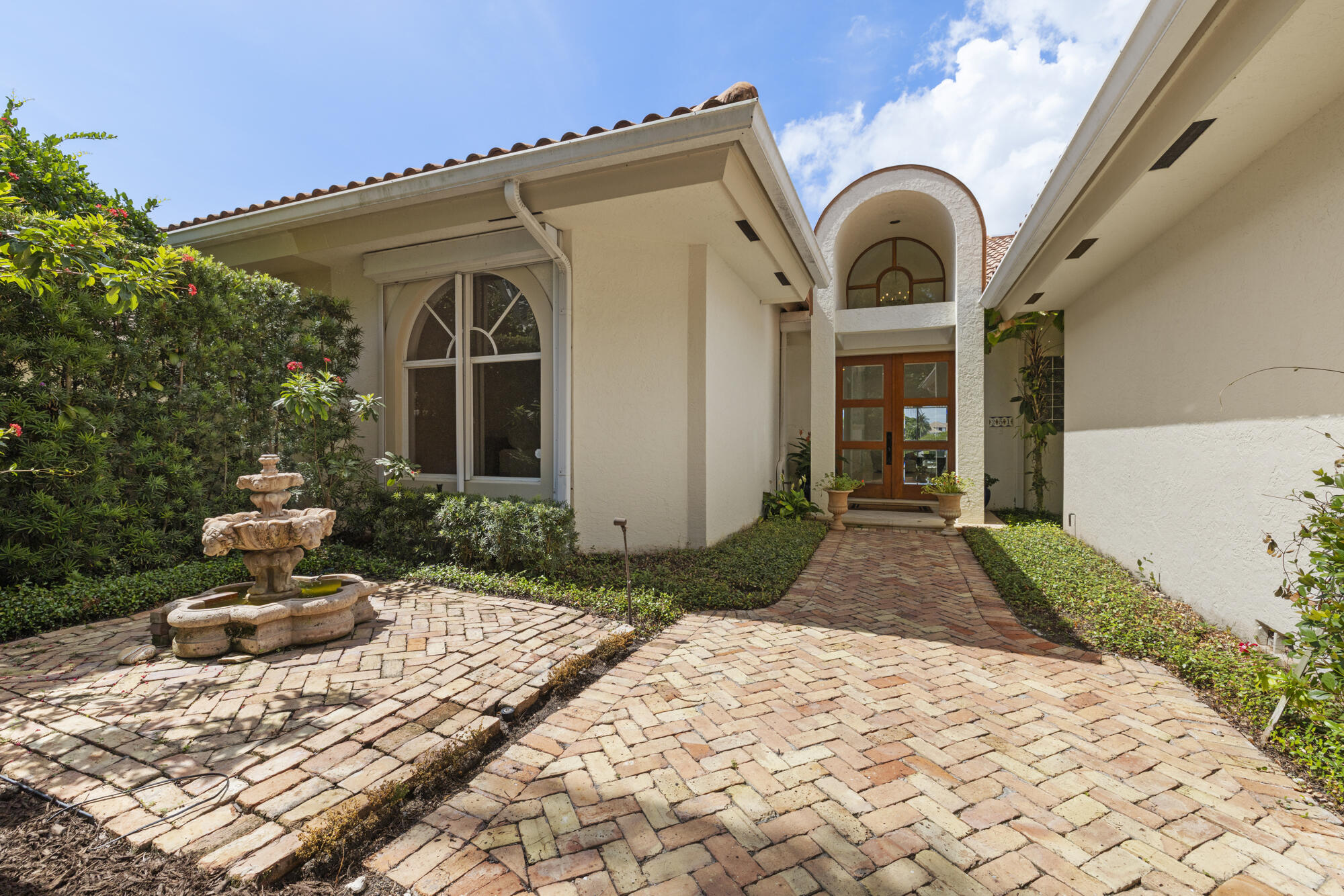 ADMIRALS COVE - Residential