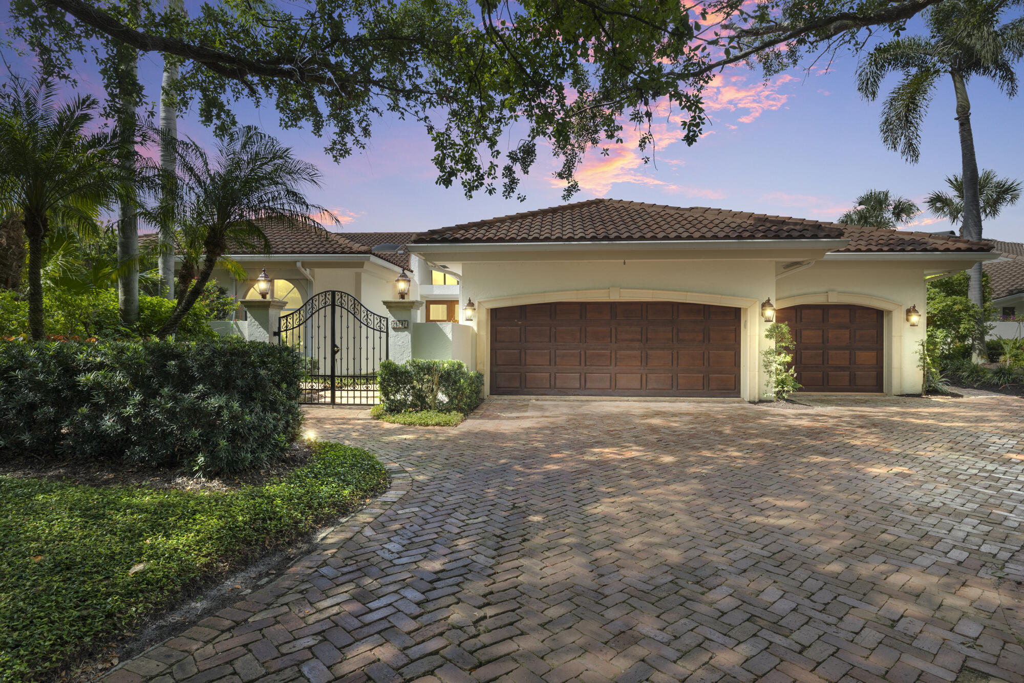 ADMIRALS COVE - Residential