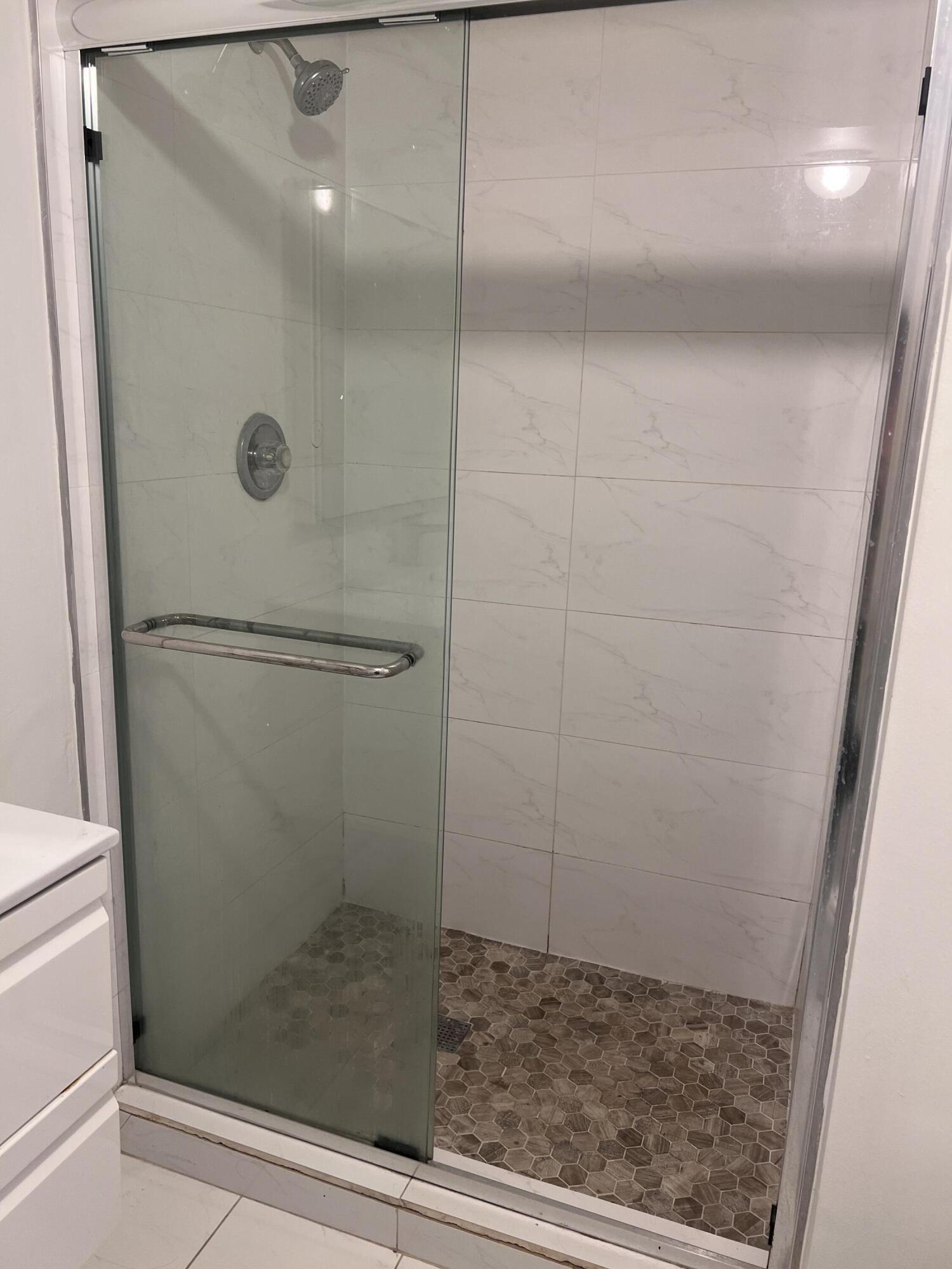 COUNTRY CLUB APTS AT - Residential Lease