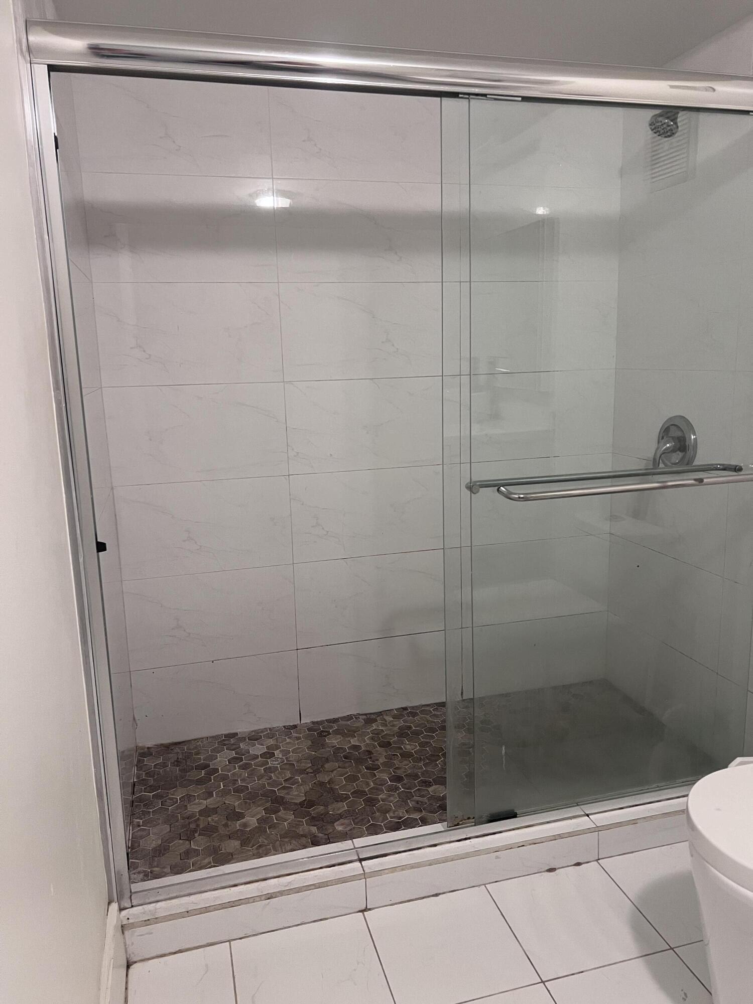 COUNTRY CLUB APTS AT - Residential Lease
