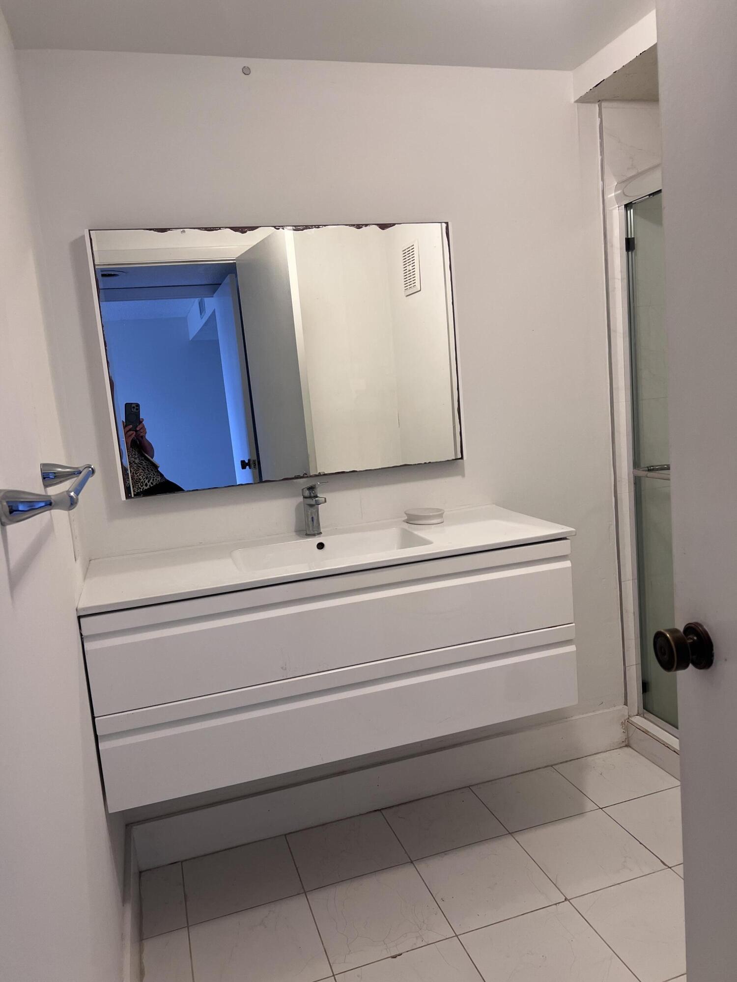 COUNTRY CLUB APTS AT - Residential Lease