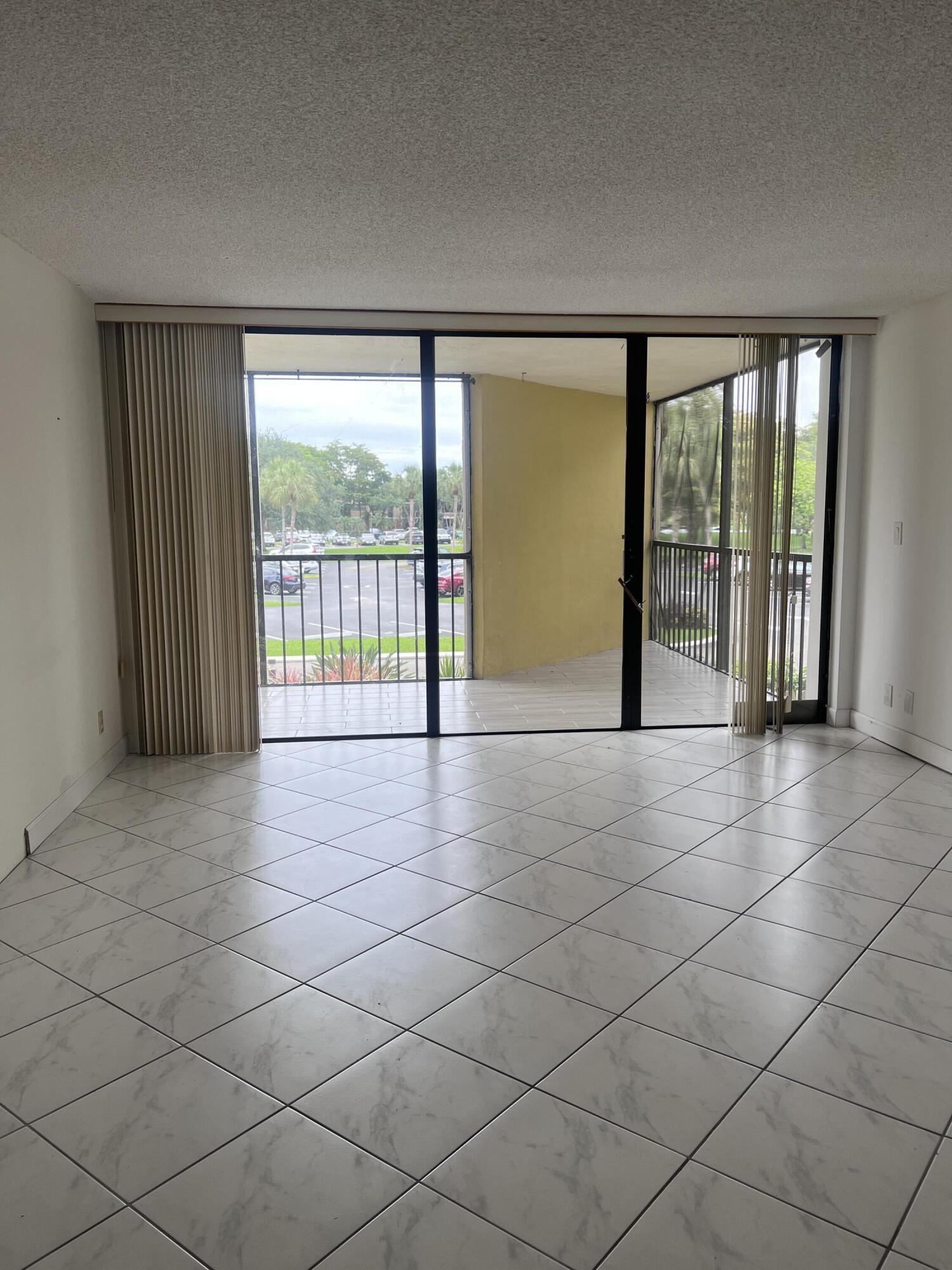 COUNTRY CLUB APTS AT - Residential Lease