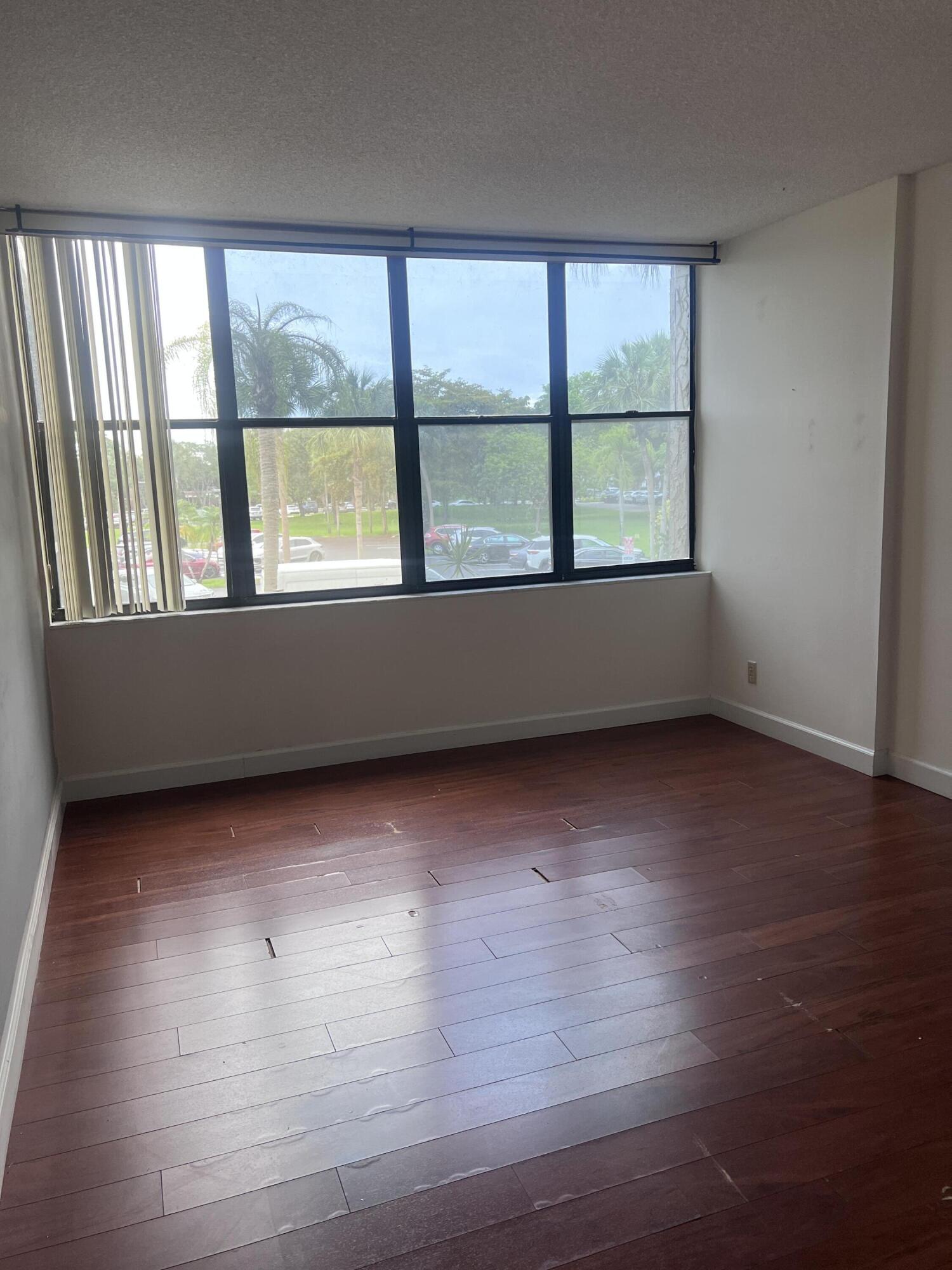 COUNTRY CLUB APTS AT - Residential Lease